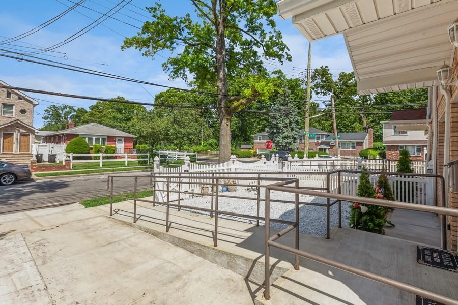 Single Family 145th Avenue  Queens, NY 11413, MLS-860276-32