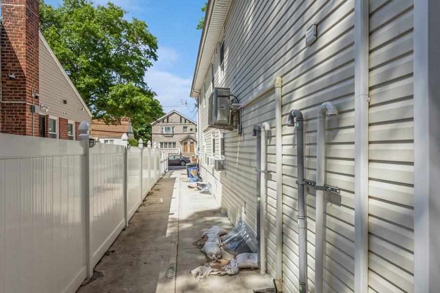 Single Family 145th Avenue  Queens, NY 11413, MLS-860276-33