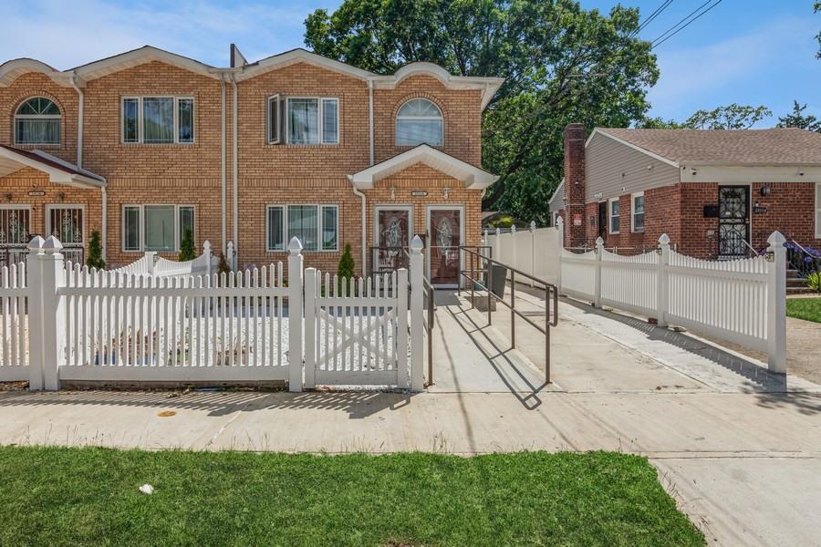 Single Family 145th Avenue  Queens, NY 11413, MLS-860276-36
