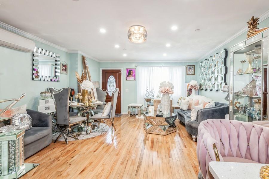 Single Family 145th Avenue  Queens, NY 11413, MLS-860276-4