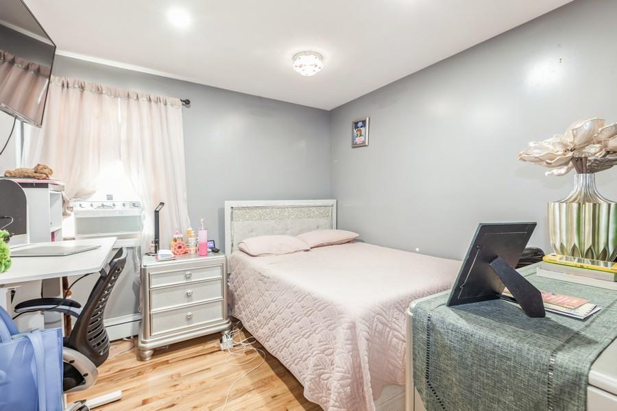 Single Family 145th Avenue  Queens, NY 11413, MLS-860276-8
