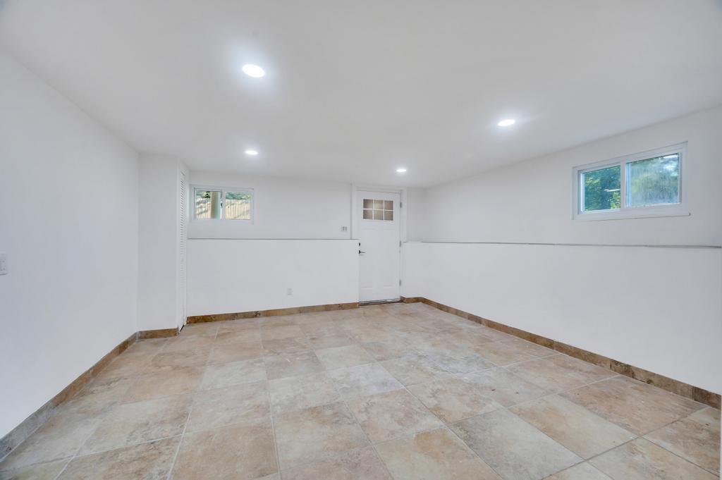 Single Family Gildare  Suffolk County, NY 11731, MLS-860289-31