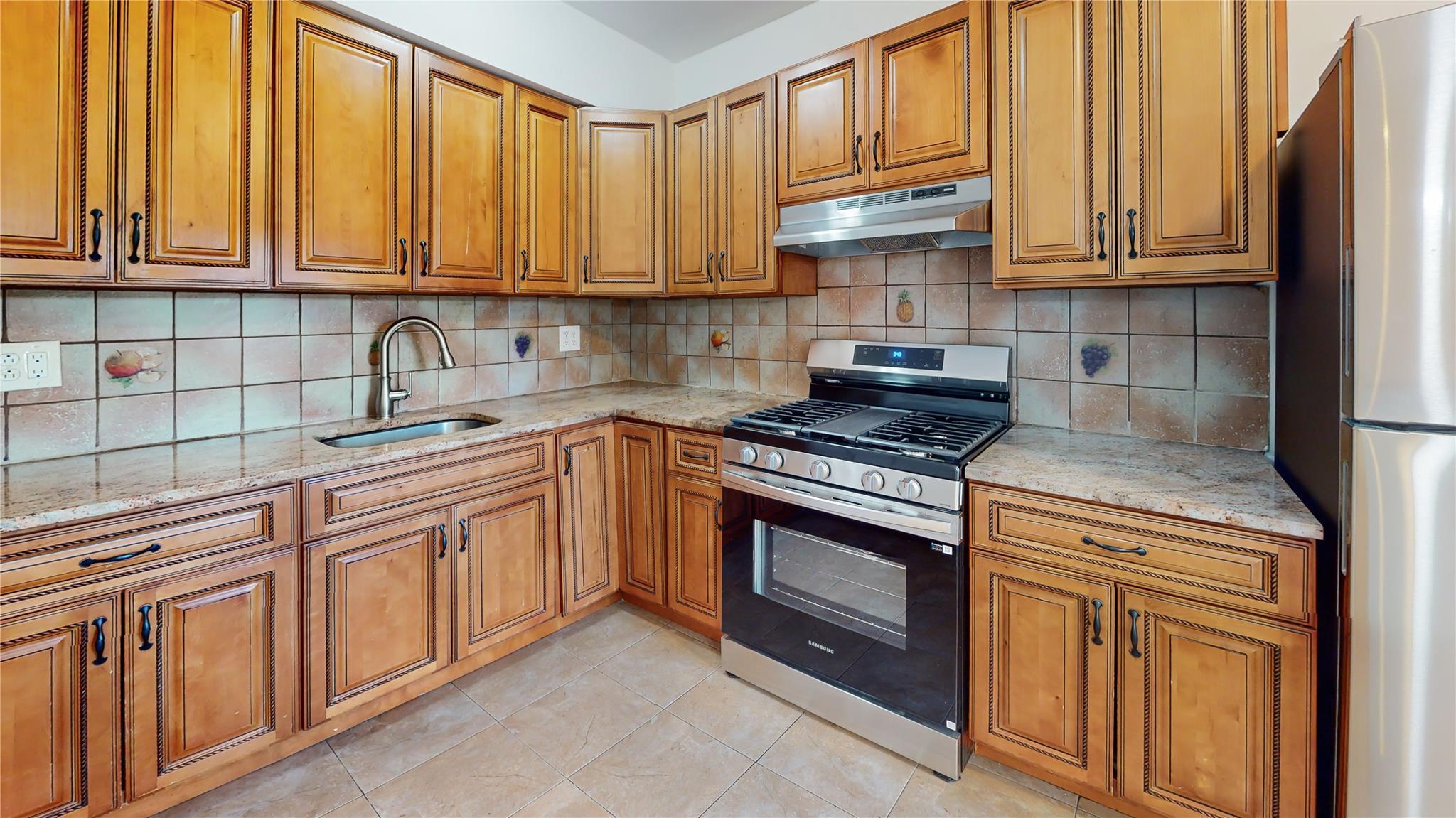 Single Family 54 Ave  Queens, NY 11378, MLS-860290-2