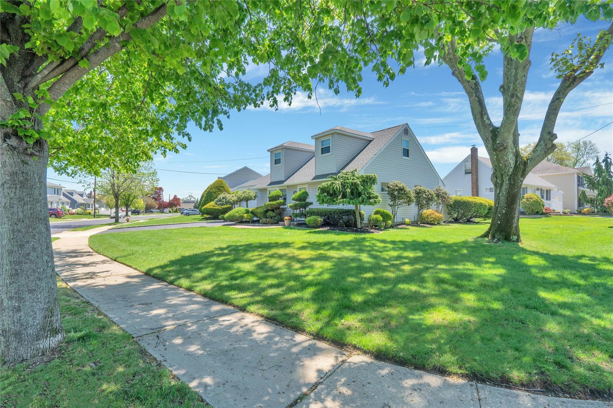 Single Family Argyle  Nassau County, NY 11758, MLS-860307-2