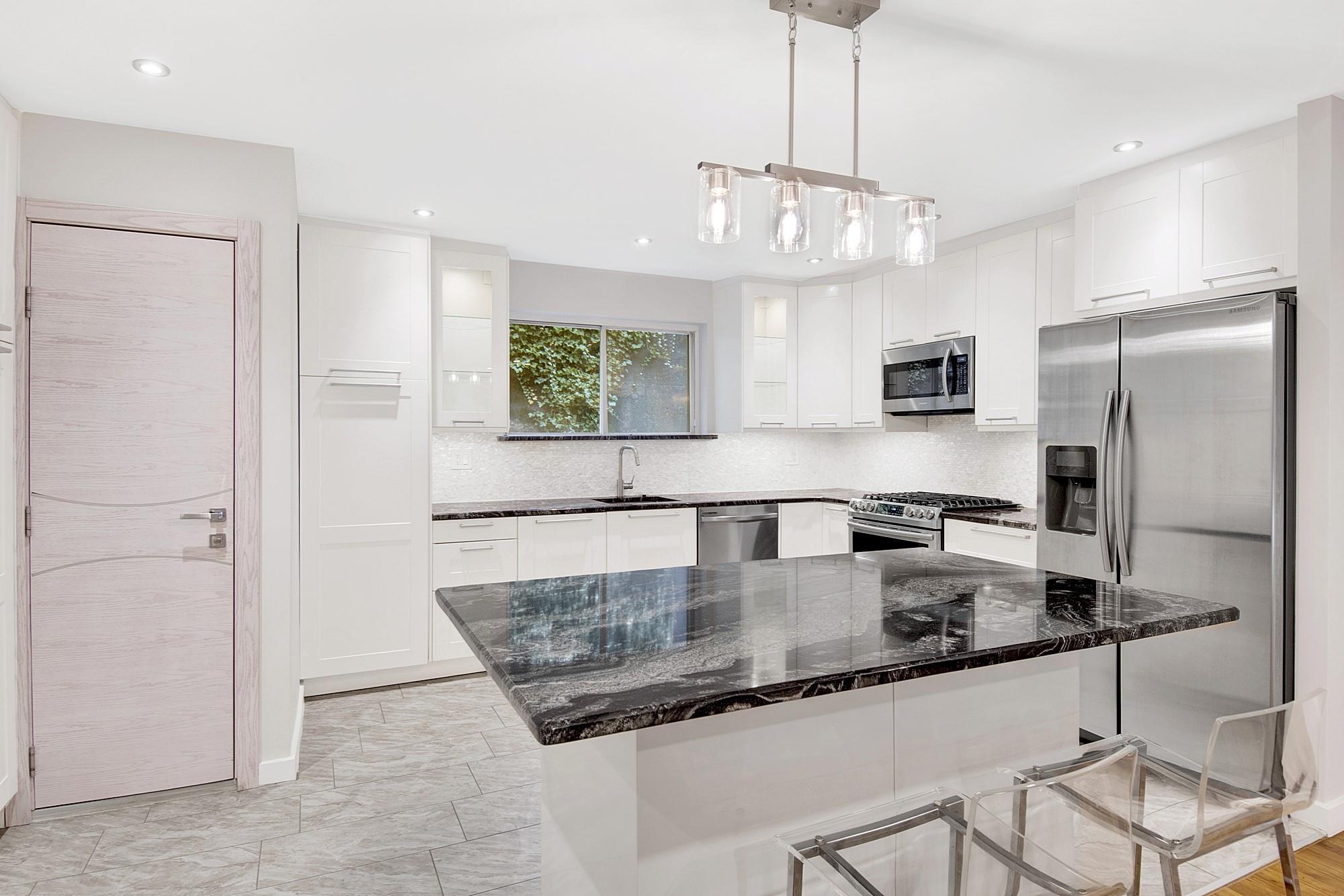 Single Family Valles  Bronx, NY 10471, MLS-860317-2