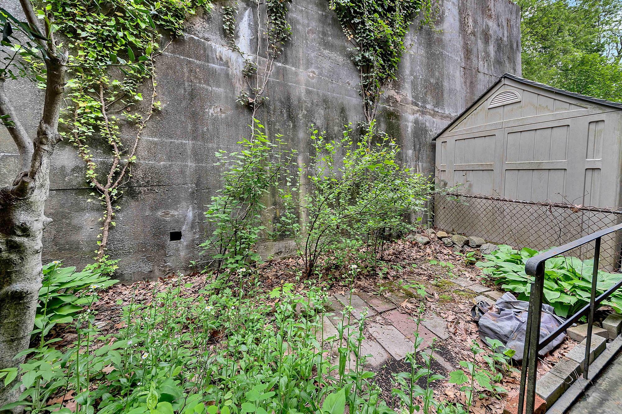 Single Family Valles  Bronx, NY 10471, MLS-860317-29