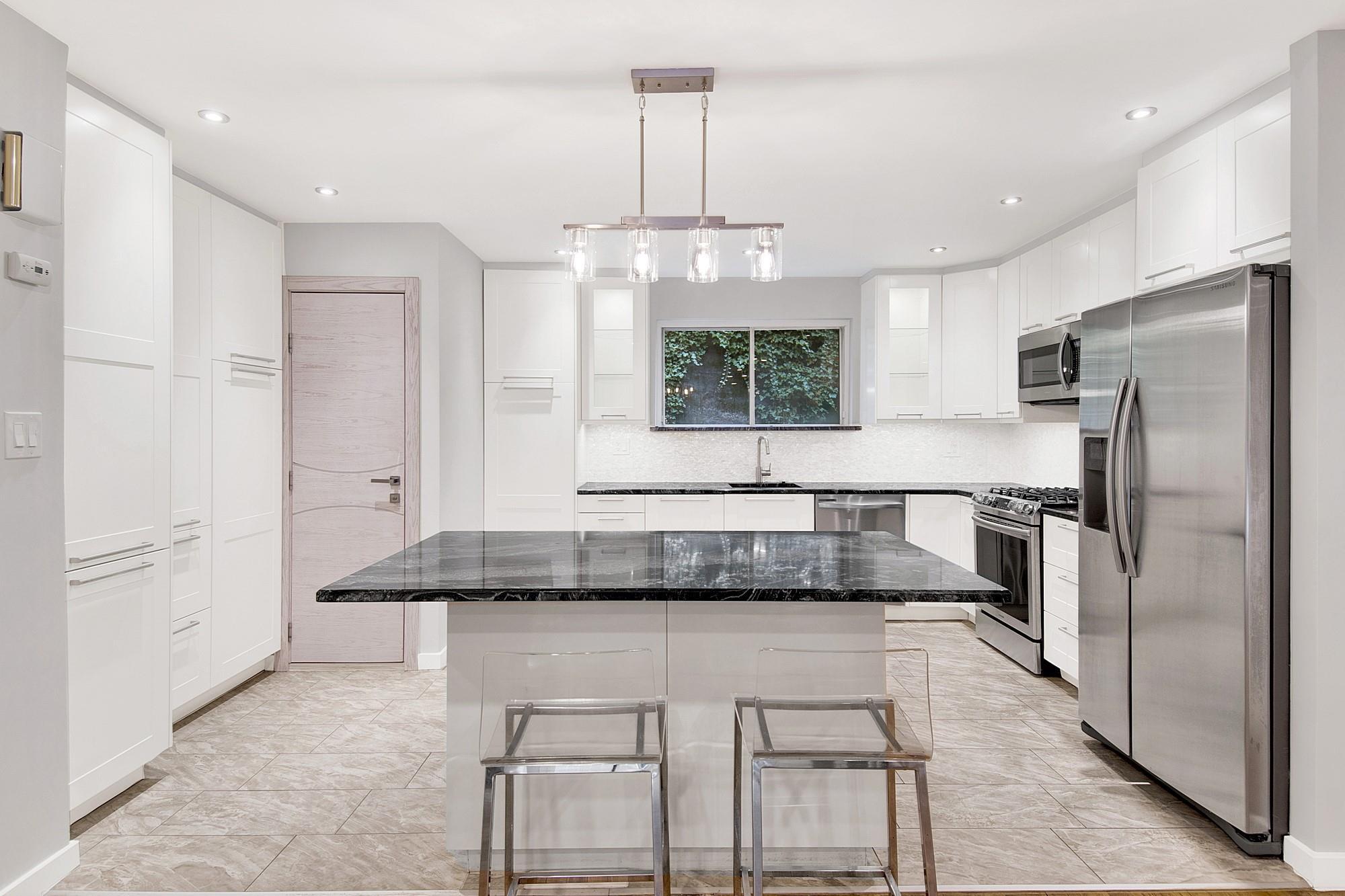 Single Family Valles  Bronx, NY 10471, MLS-860317-3