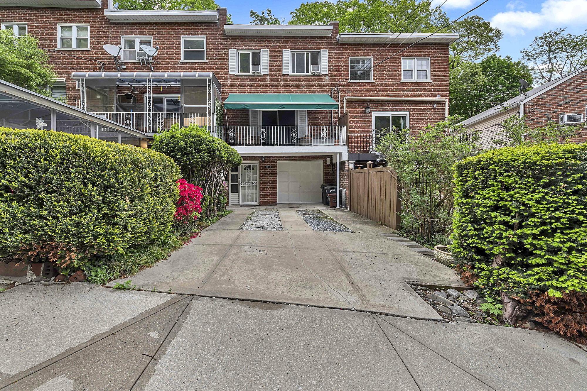 Single Family Valles  Bronx, NY 10471, MLS-860317-30