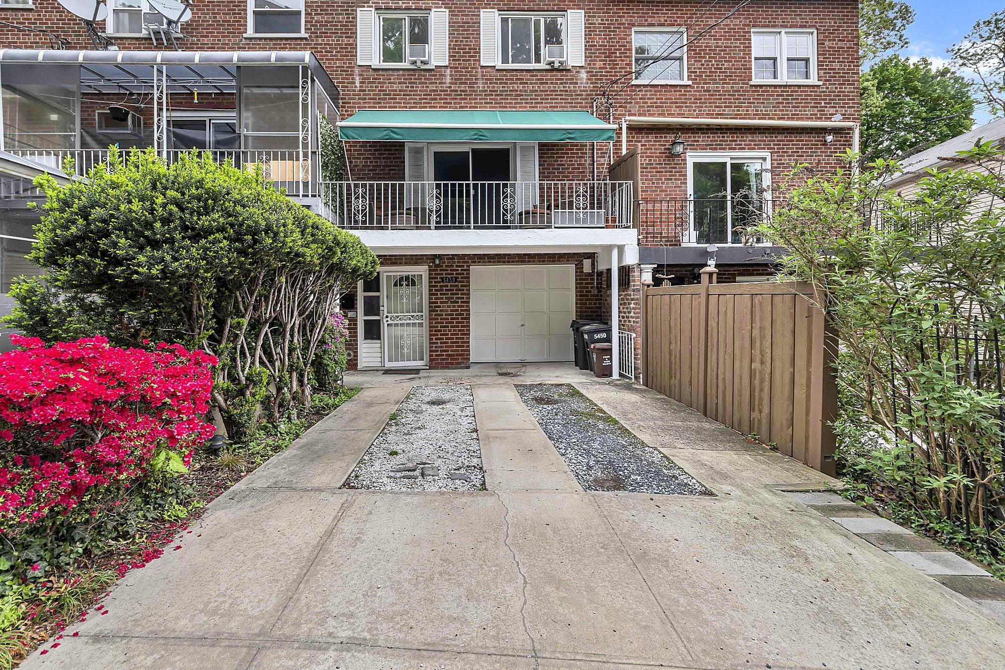 Single Family Valles  Bronx, NY 10471, MLS-860317-31