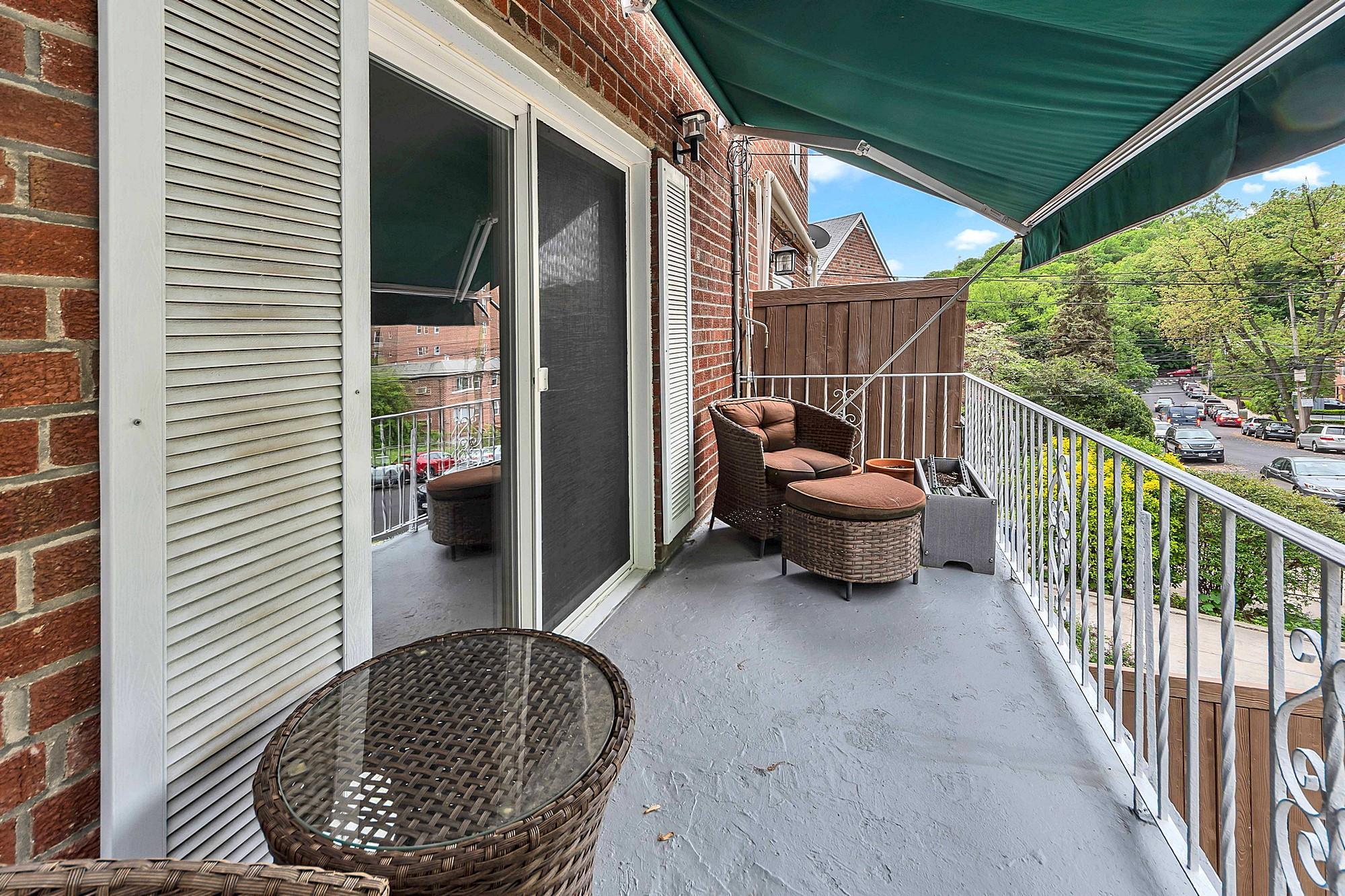Single Family Valles  Bronx, NY 10471, MLS-860317-7