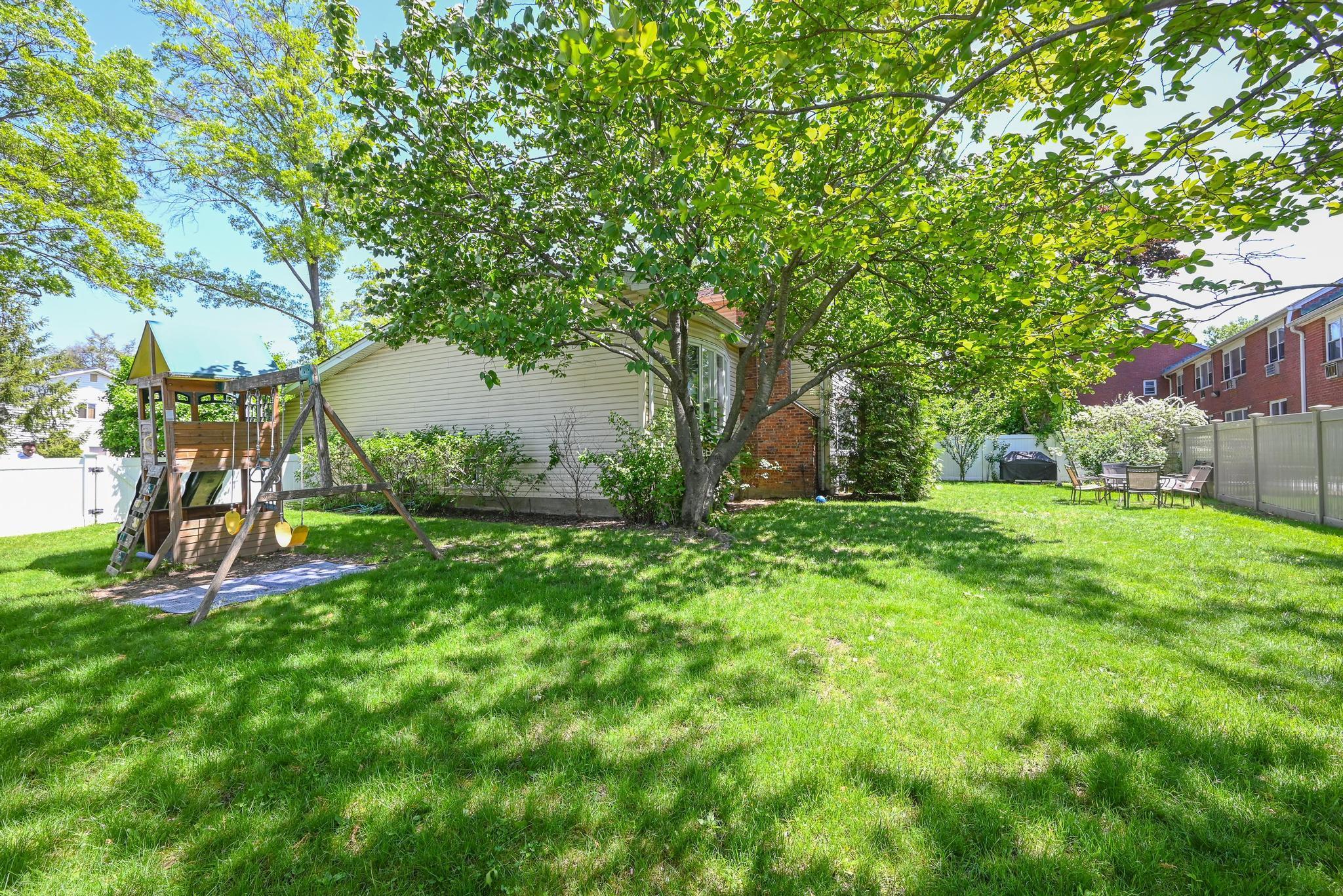 Single Family Boat  Nassau County, NY 11050, MLS-860348-24