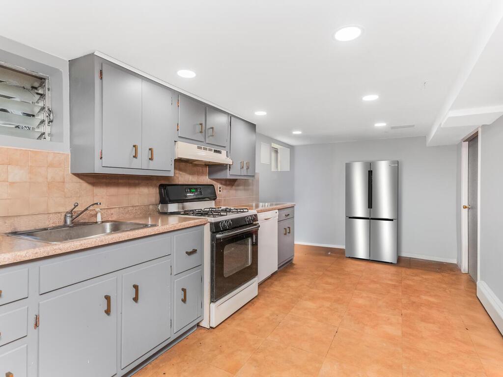 Single Family Schley  Bronx, NY 10465, MLS-860353-12
