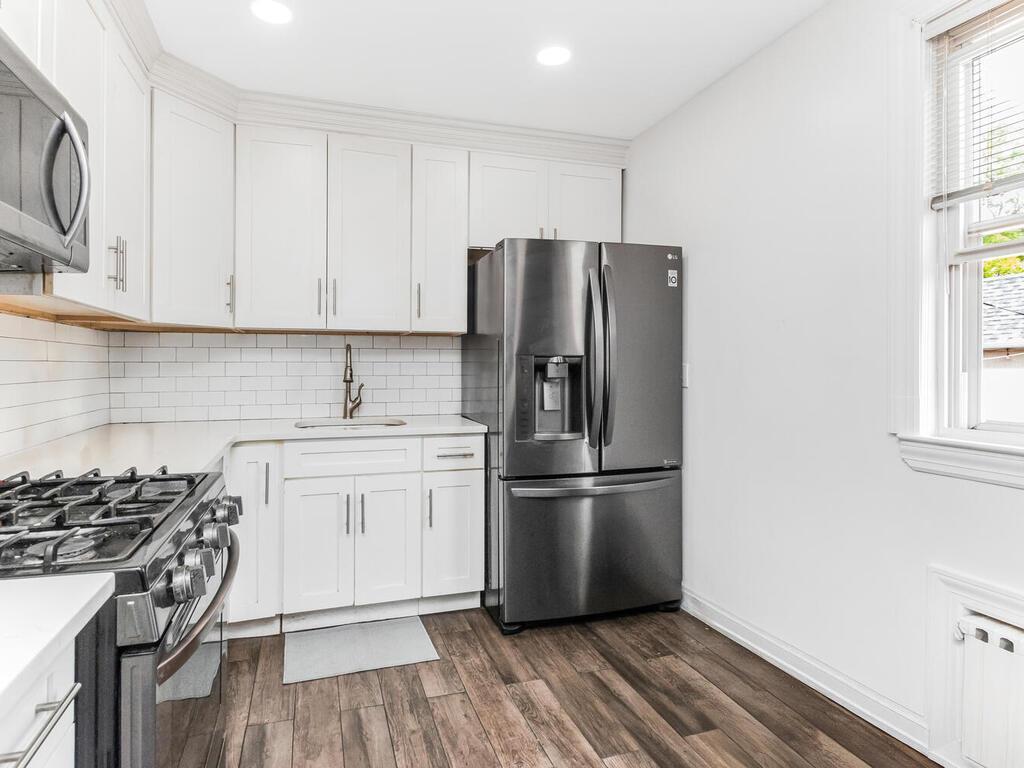 Single Family Schley  Bronx, NY 10465, MLS-860353-9