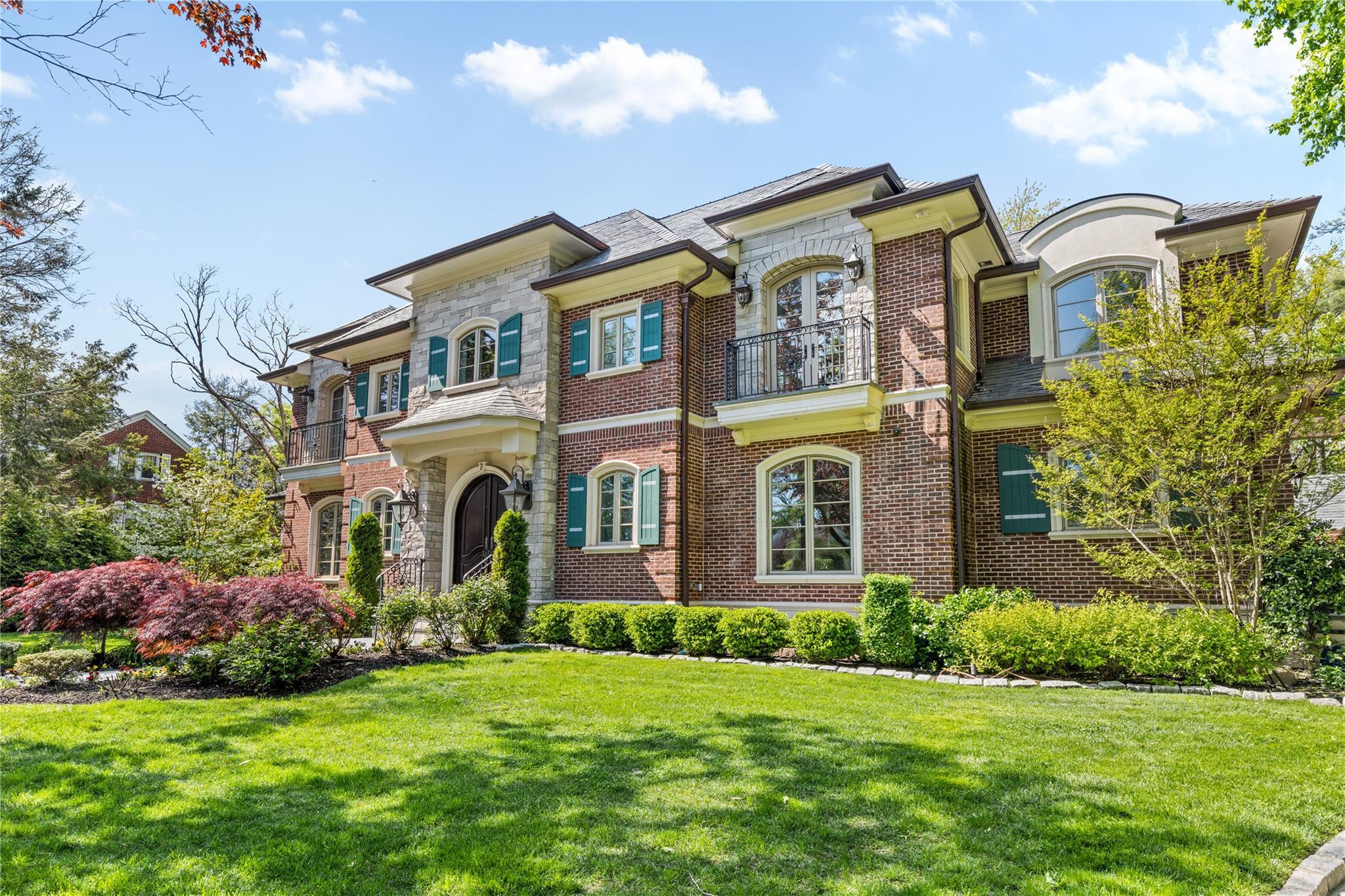 Single Family Beverly Rd  Nassau County, NY 11021, MLS-860378-2