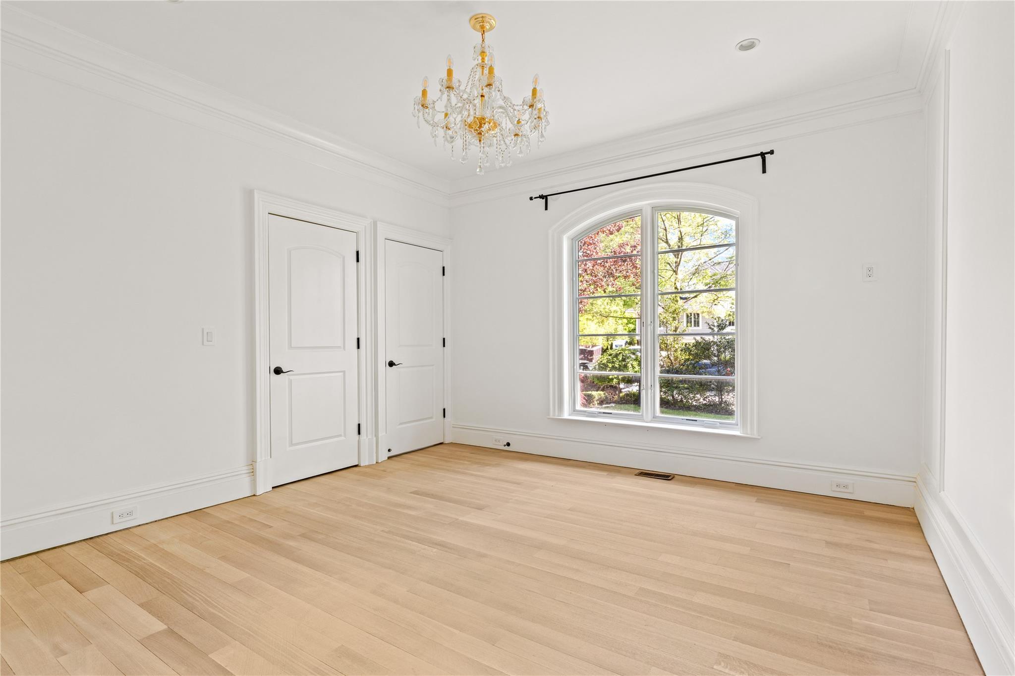 Single Family Beverly Rd  Nassau County, NY 11021, MLS-860378-32
