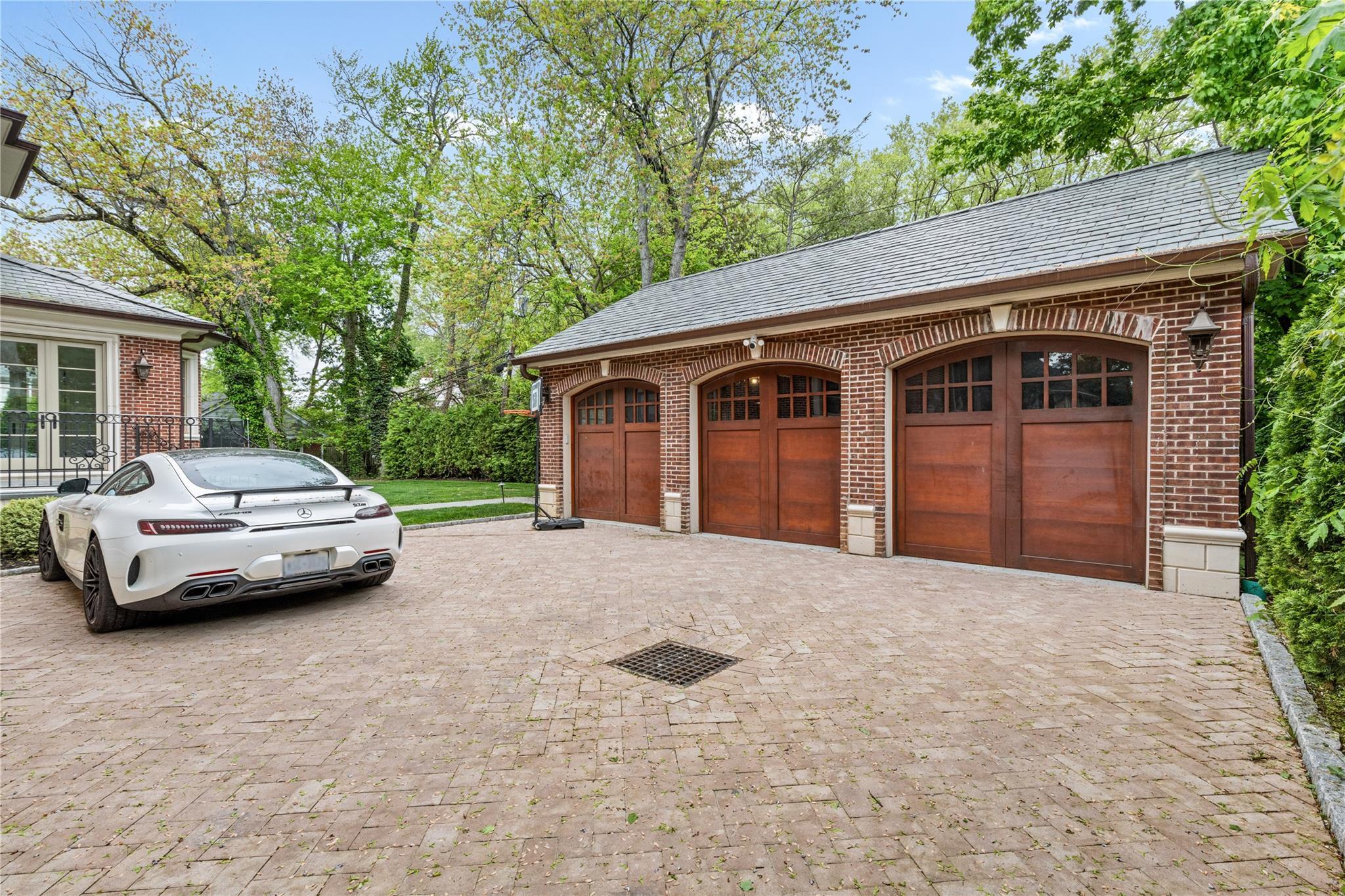 Single Family Beverly Rd  Nassau County, NY 11021, MLS-860378-36