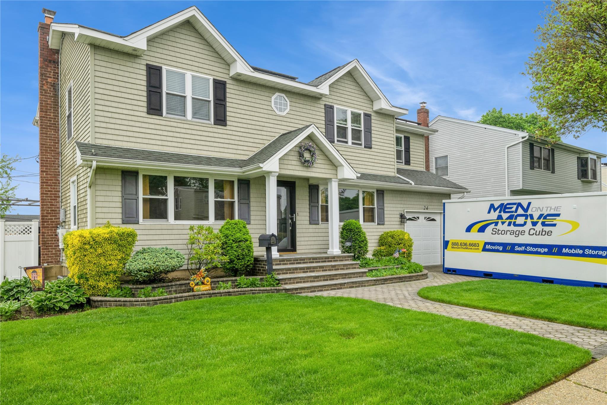 Single Family Garden  Nassau County, NY 11801, MLS-860386-2