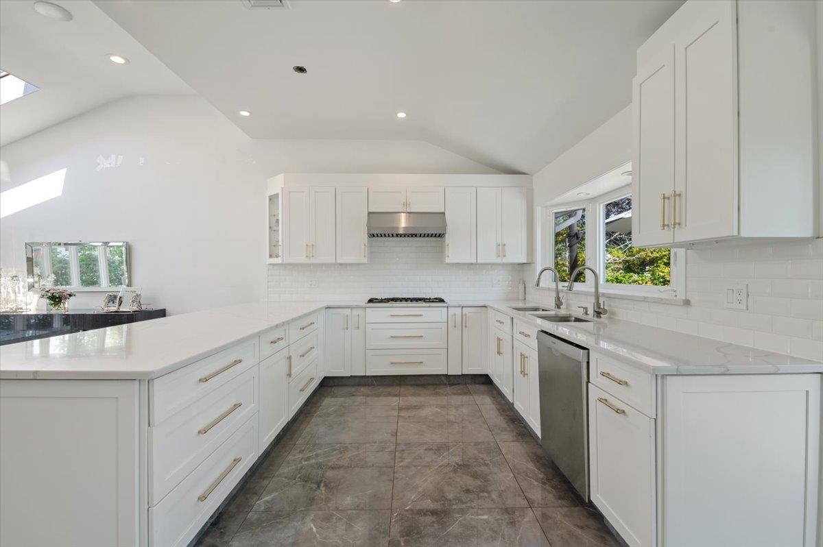 Single Family Fanwood  Nassau County, NY 11581, MLS-860505-14