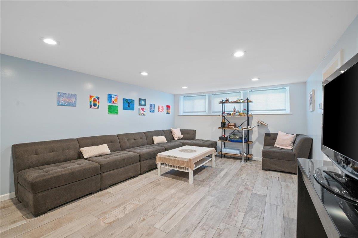 Single Family Fanwood  Nassau County, NY 11581, MLS-860505-17