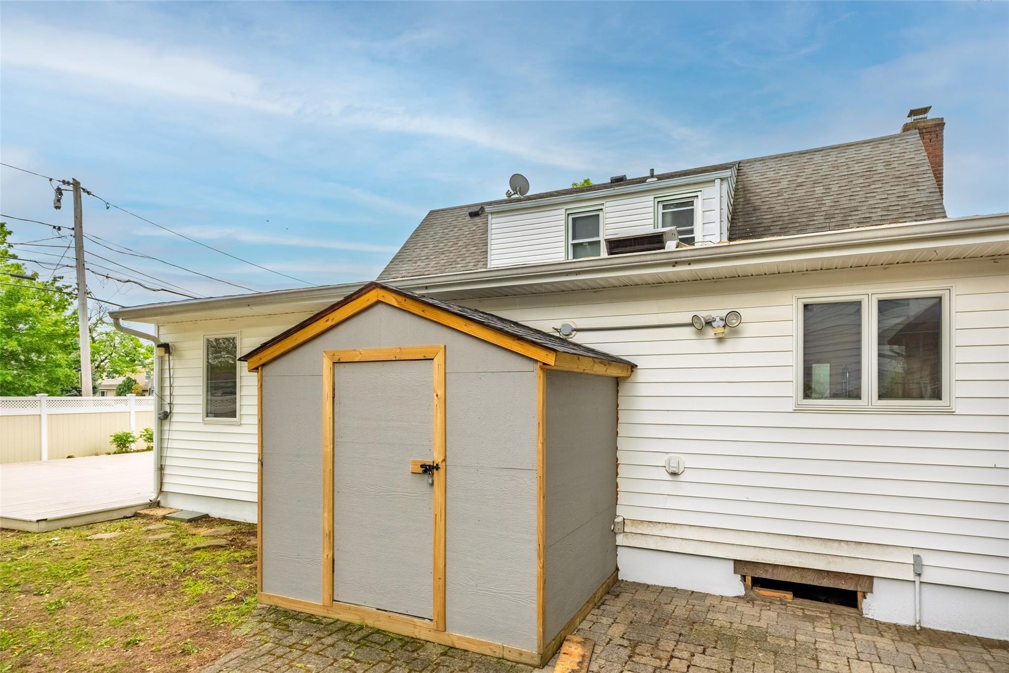 Single Family Underhill  Nassau County, NY 11801, MLS-860576-5