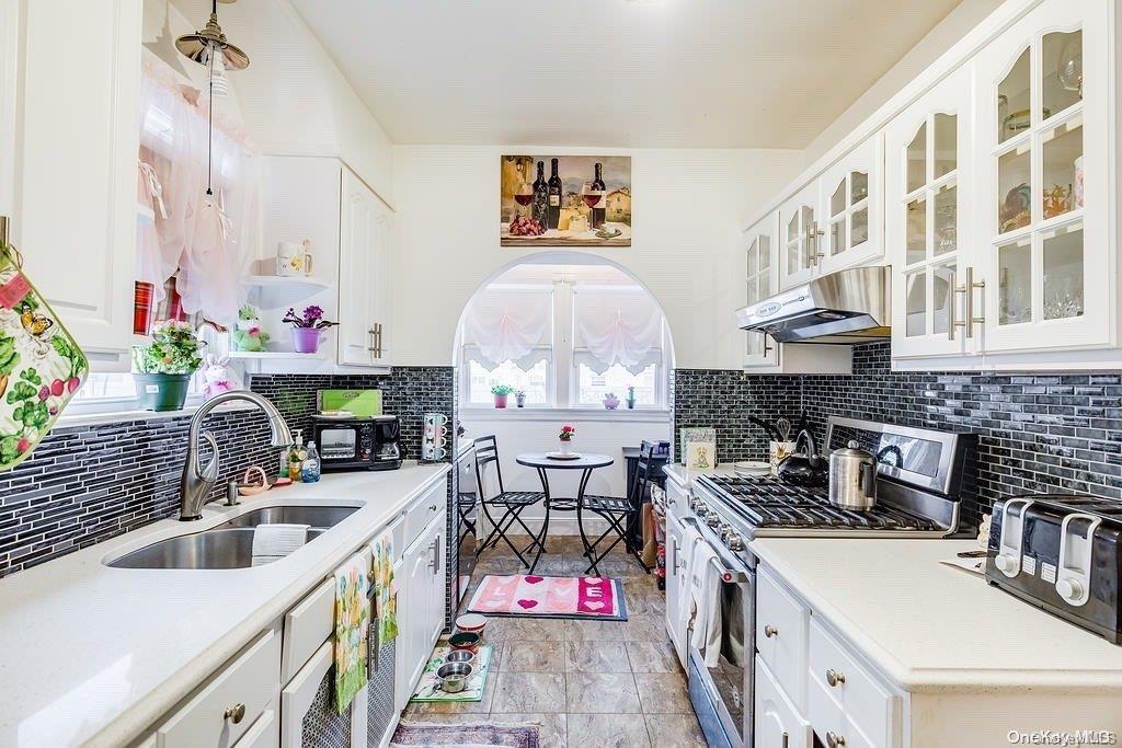 Single Family Belmont  Nassau County, NY 11550, MLS-860587-3