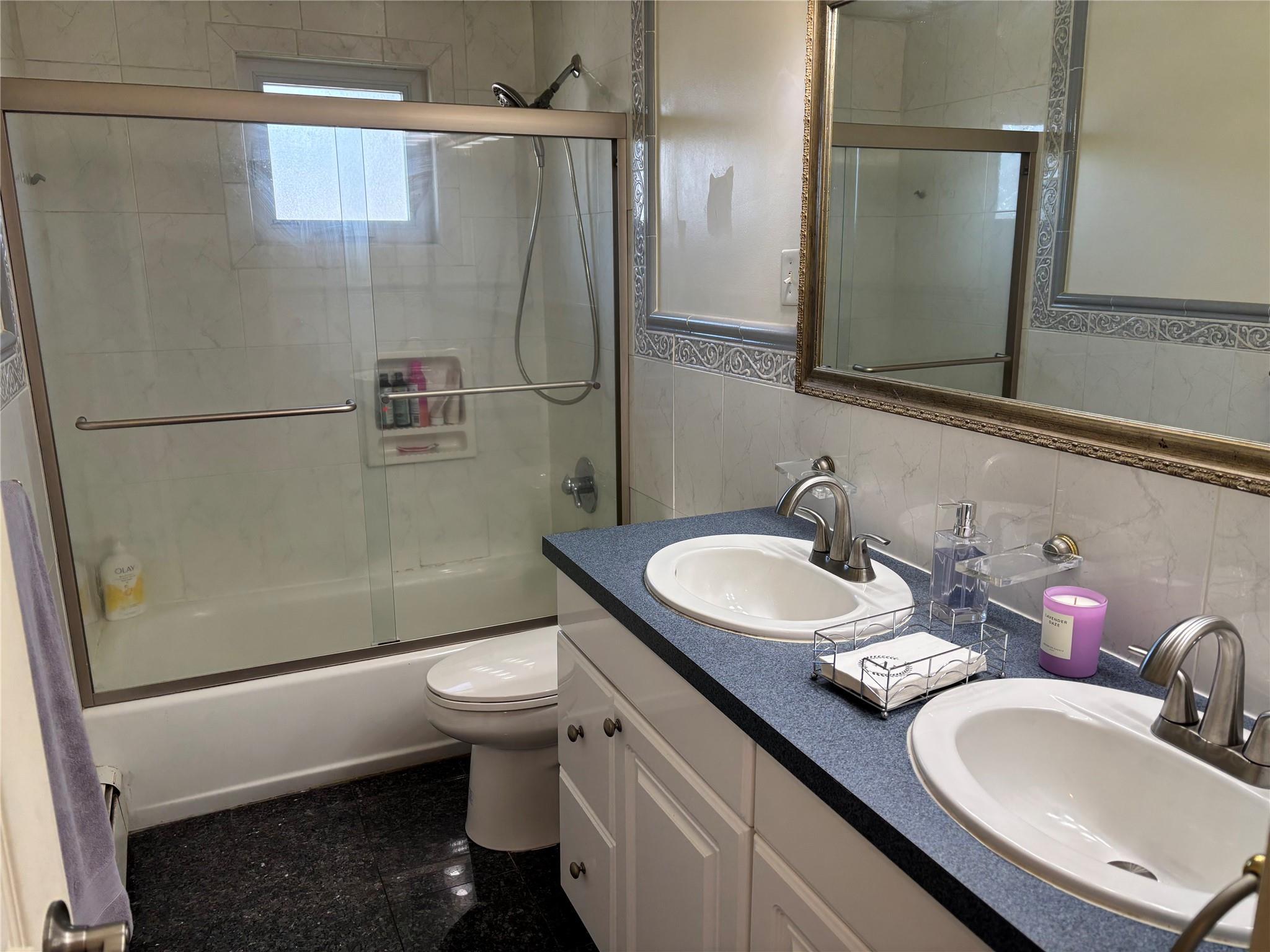 Single Family Davis  Suffolk County, NY 11703, MLS-860618-20