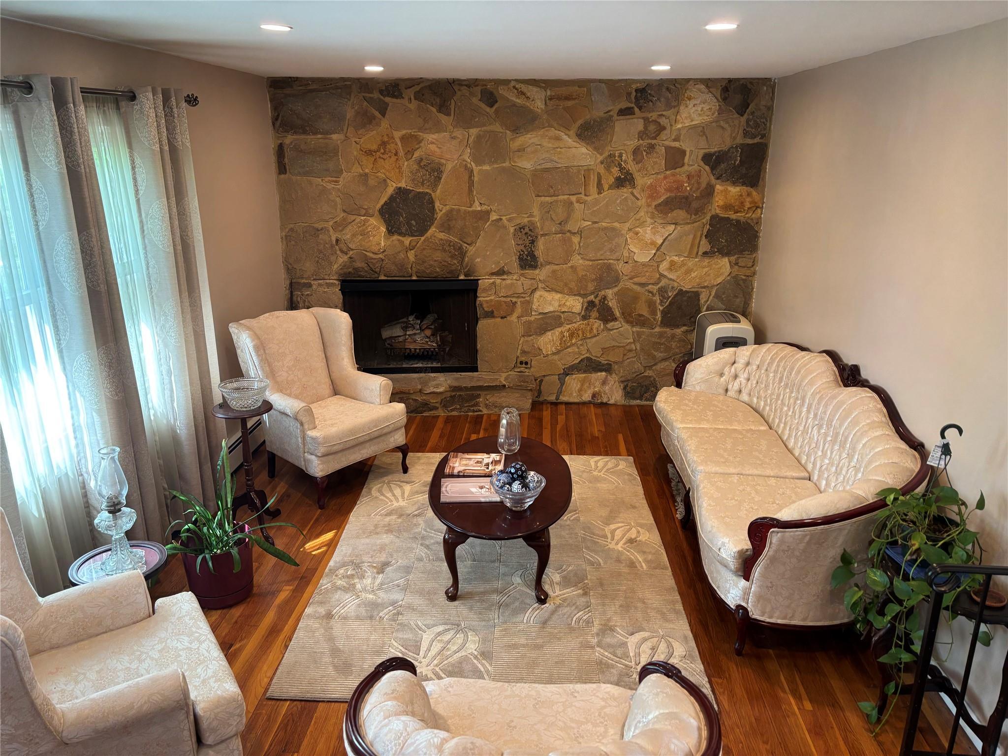 Single Family Davis  Suffolk County, NY 11703, MLS-860618-4