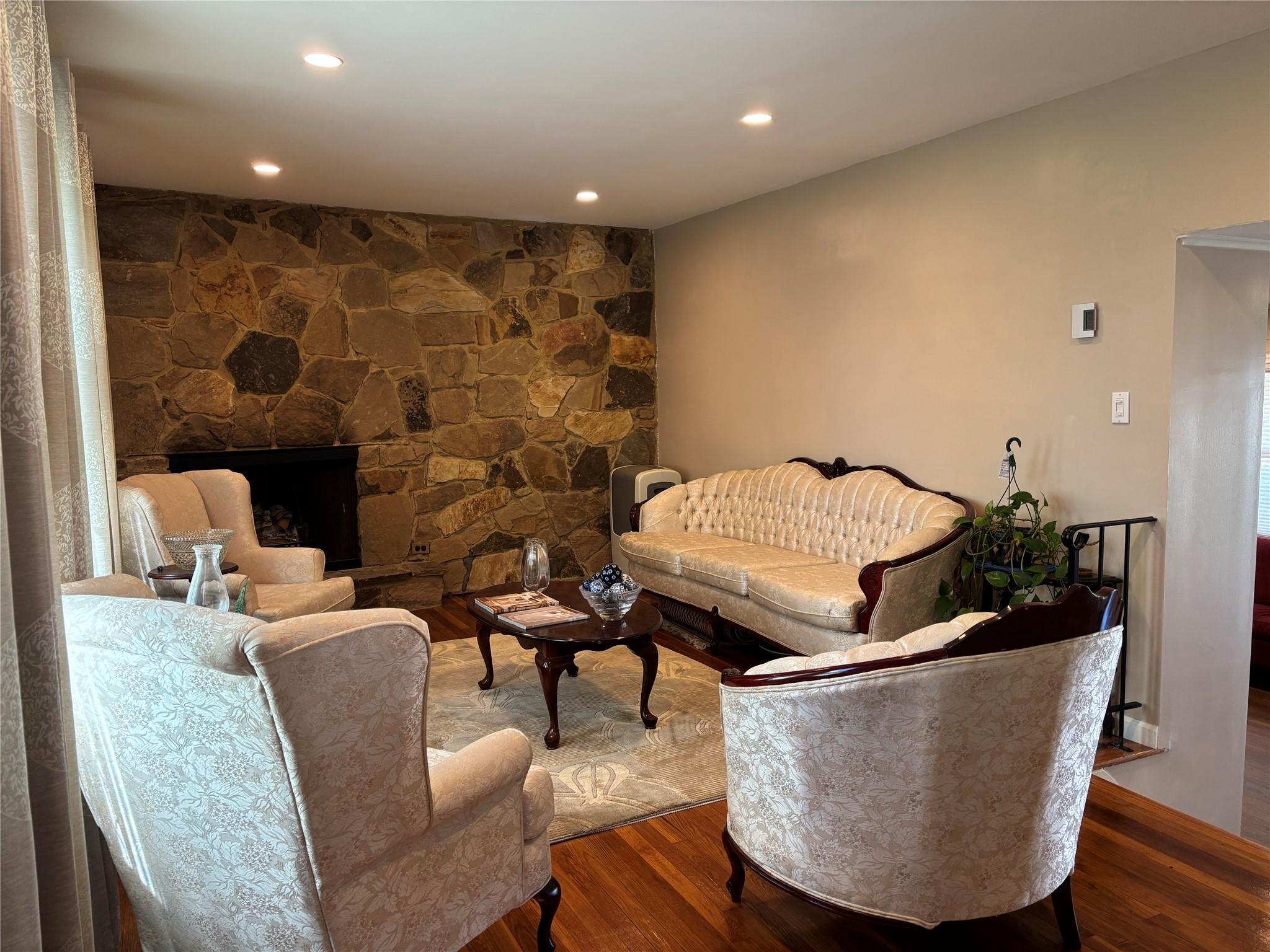 Single Family Davis  Suffolk County, NY 11703, MLS-860618-5