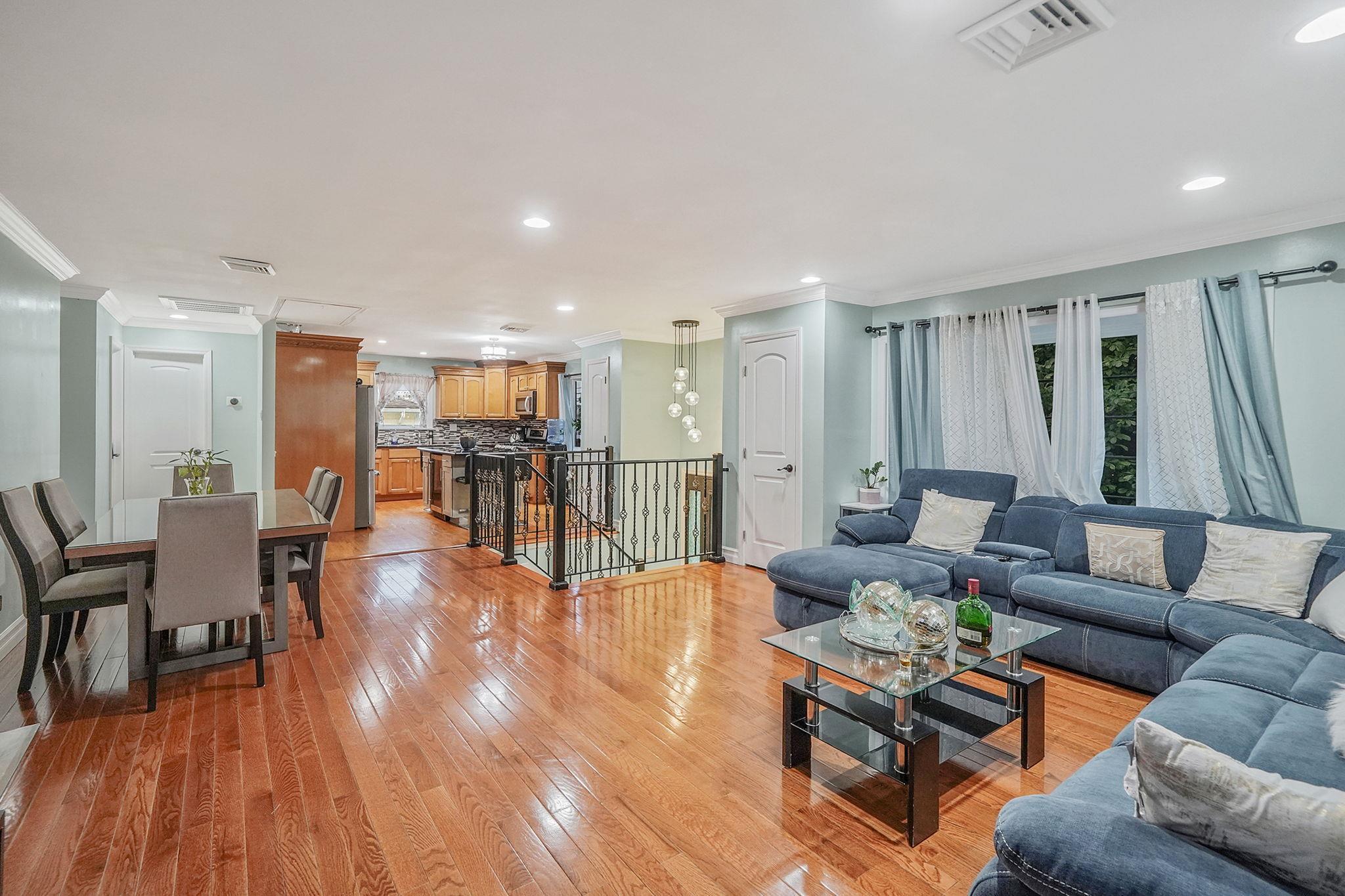 Single Family 44th  Suffolk County, NY 11757, MLS-860621-13