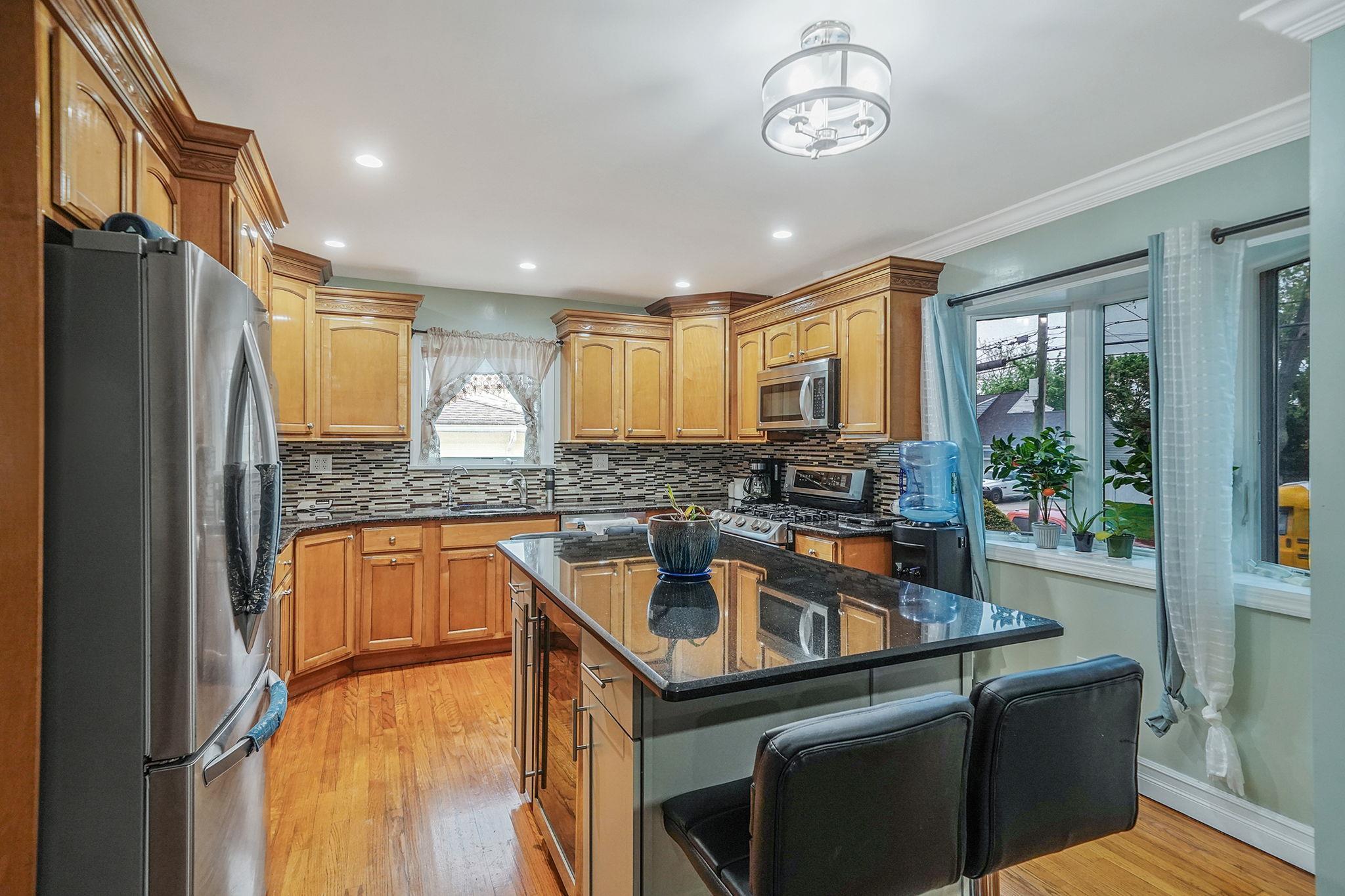 Single Family 44th  Suffolk County, NY 11757, MLS-860621-14