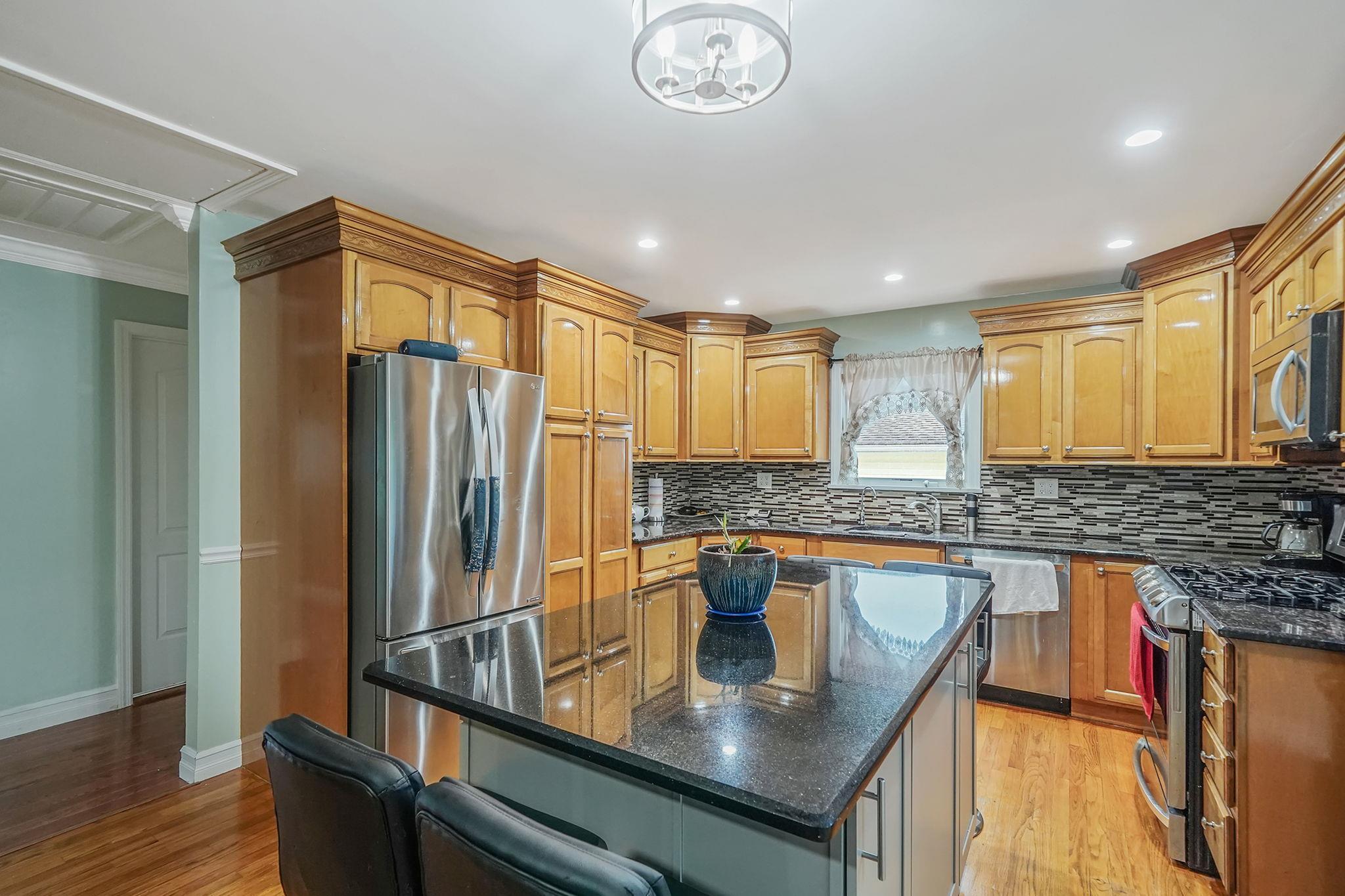 Single Family 44th  Suffolk County, NY 11757, MLS-860621-15