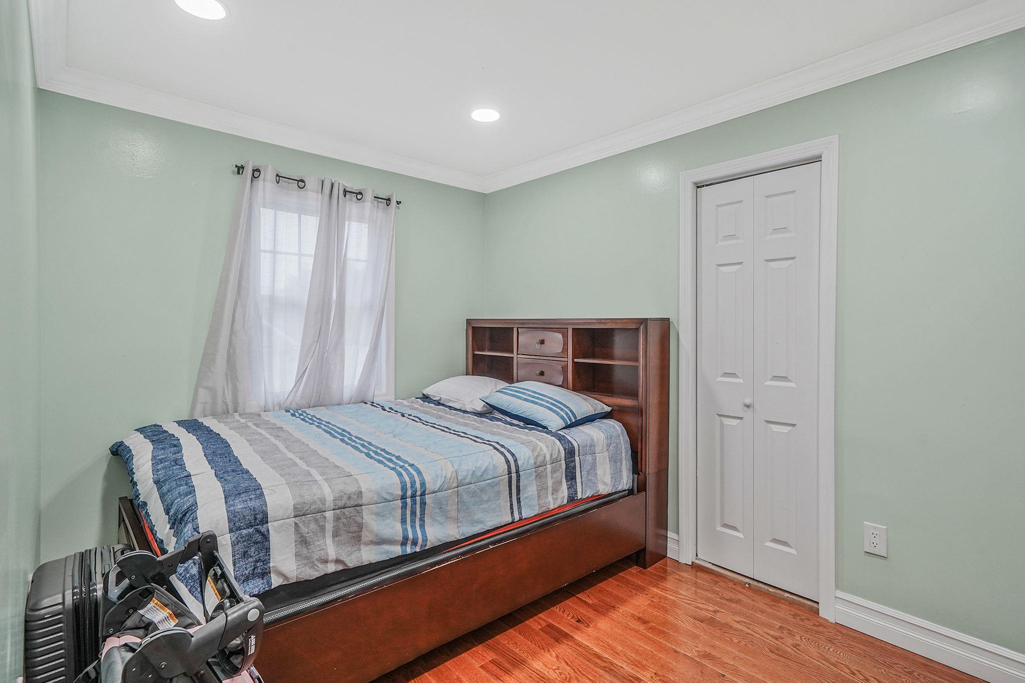 Single Family 44th  Suffolk County, NY 11757, MLS-860621-19