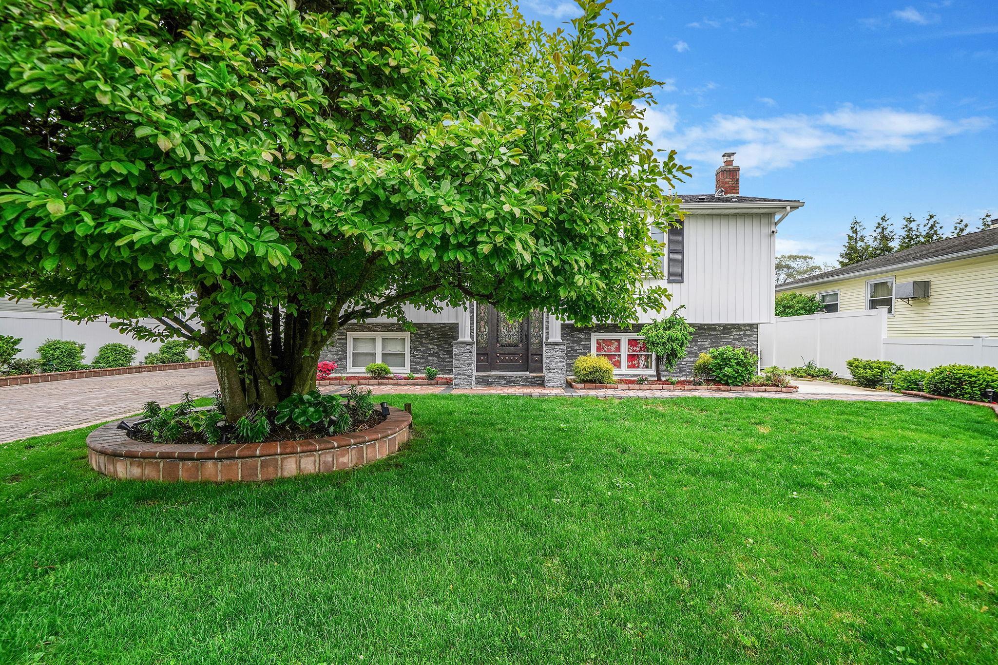 Single Family 44th  Suffolk County, NY 11757, MLS-860621-2