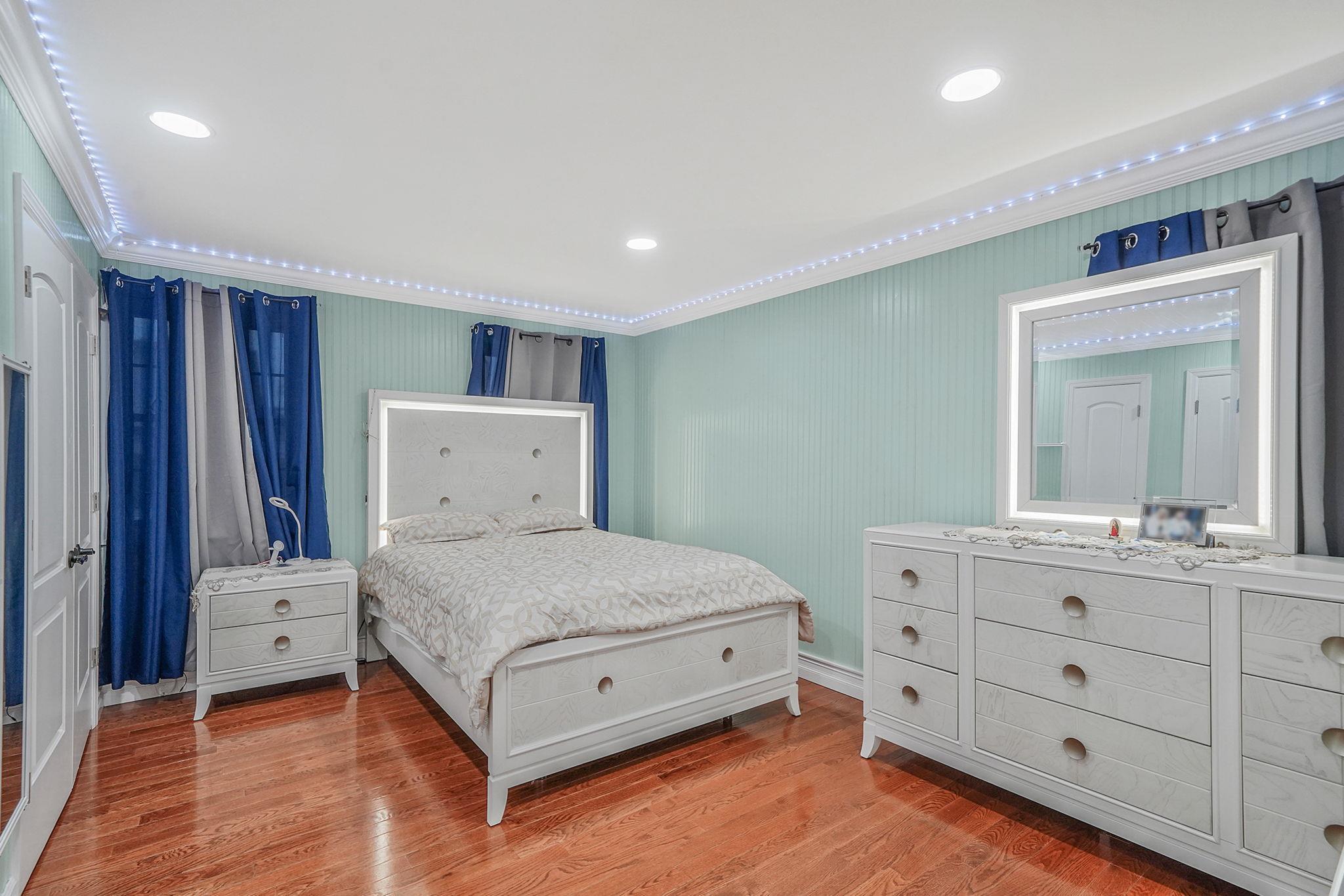 Single Family 44th  Suffolk County, NY 11757, MLS-860621-20