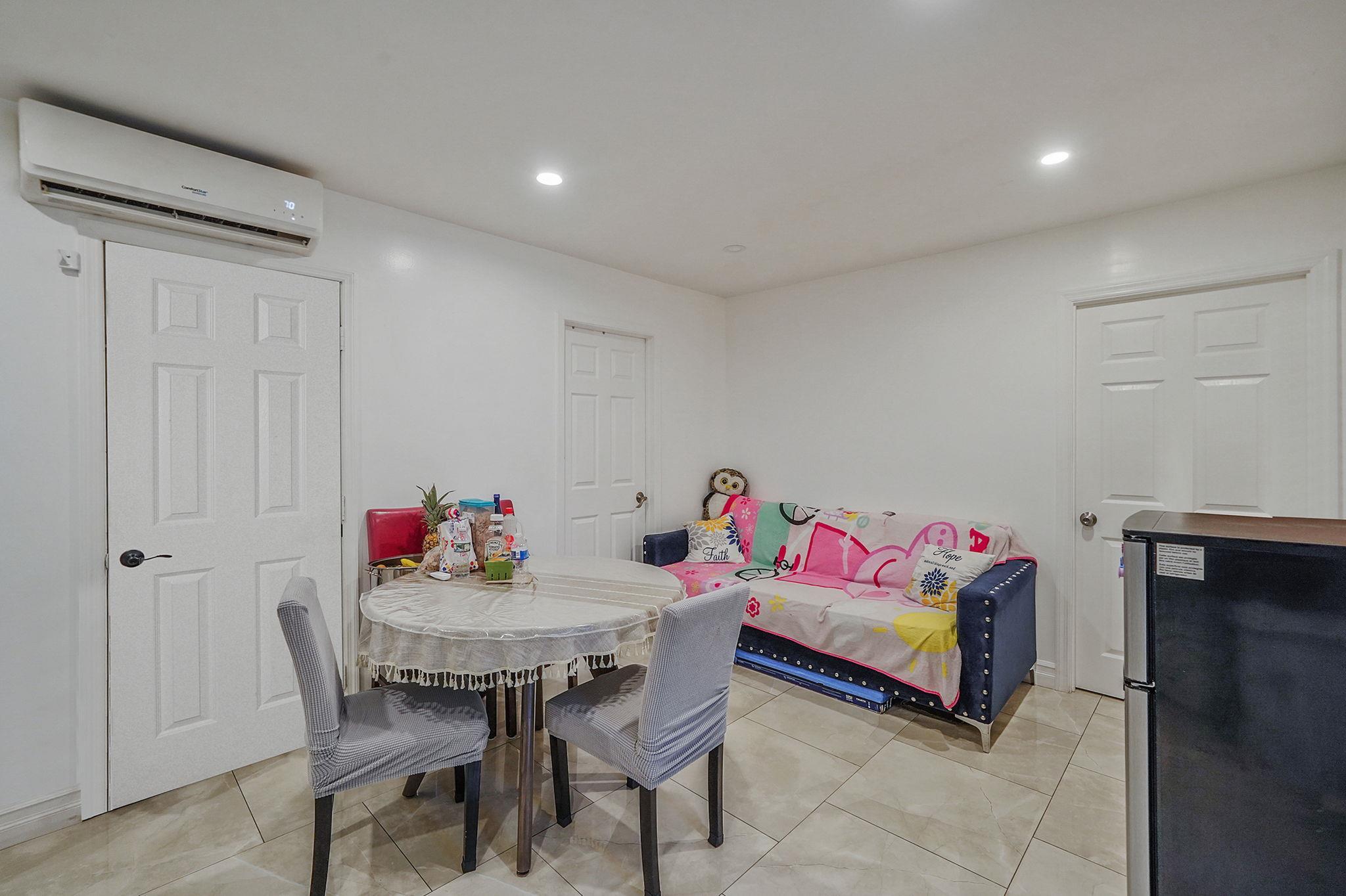 Single Family 44th  Suffolk County, NY 11757, MLS-860621-23