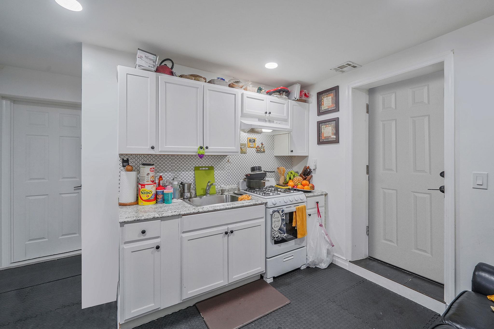 Single Family 44th  Suffolk County, NY 11757, MLS-860621-24