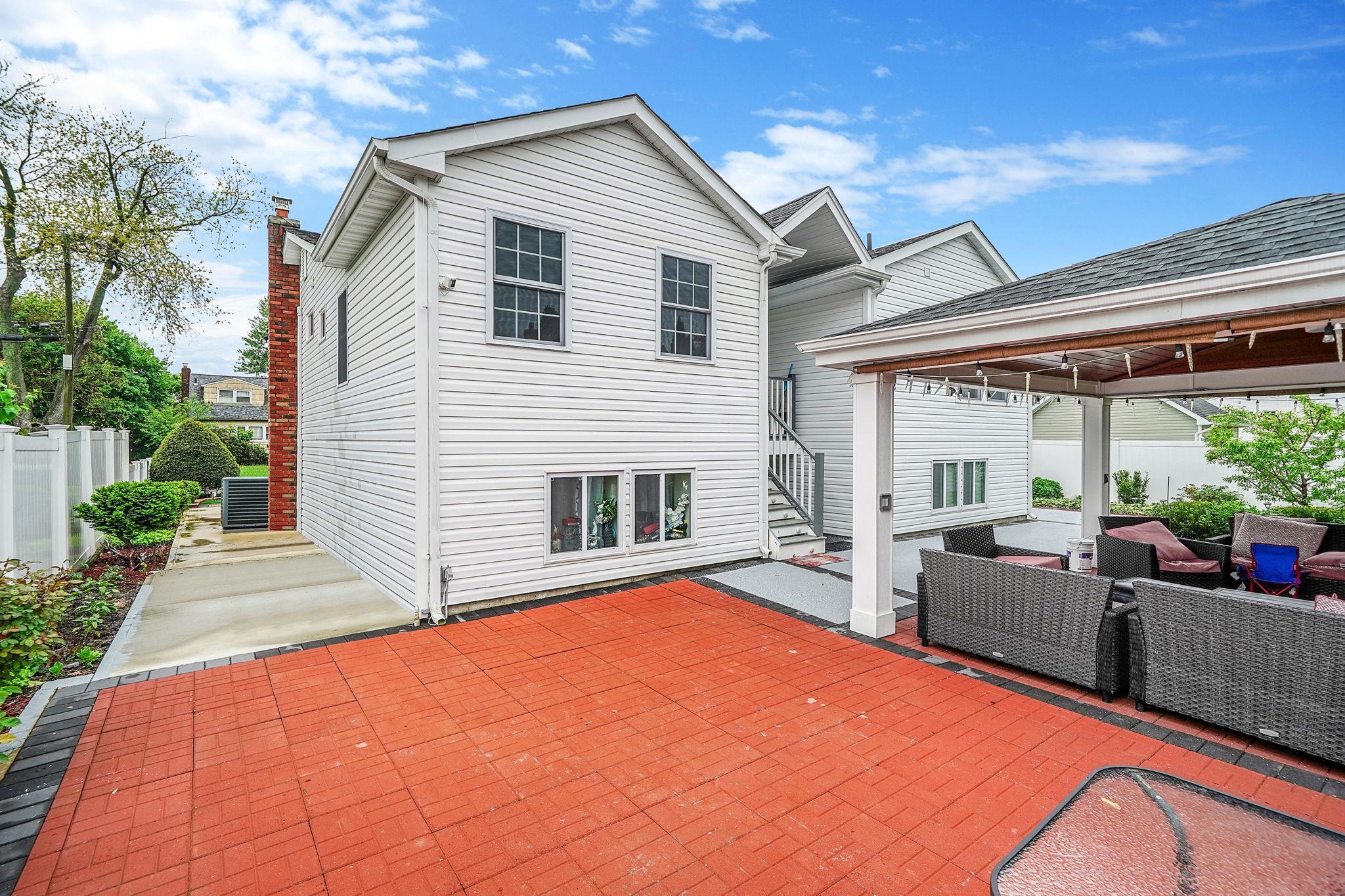Single Family 44th  Suffolk County, NY 11757, MLS-860621-7