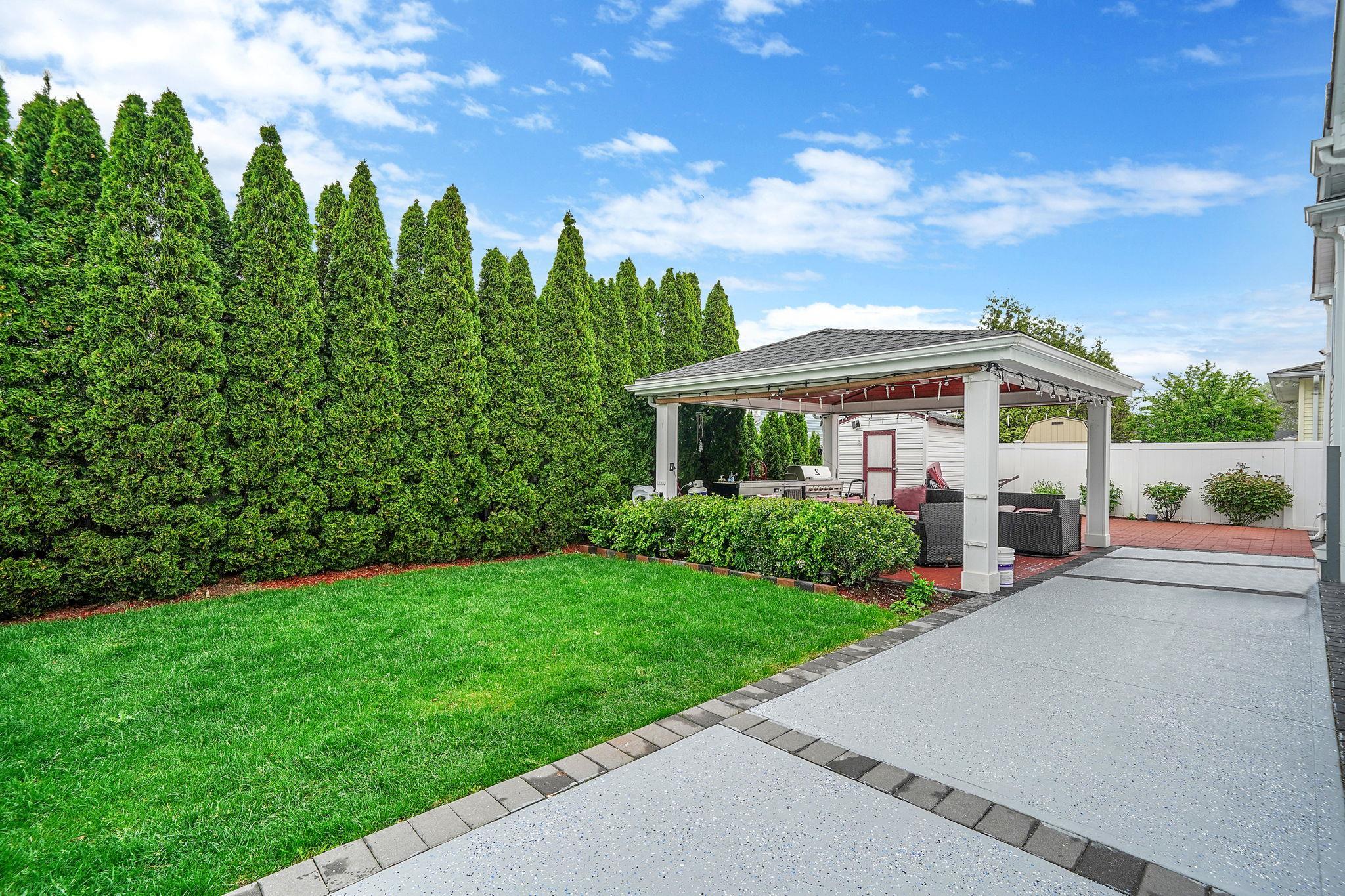 Single Family 44th  Suffolk County, NY 11757, MLS-860621-8