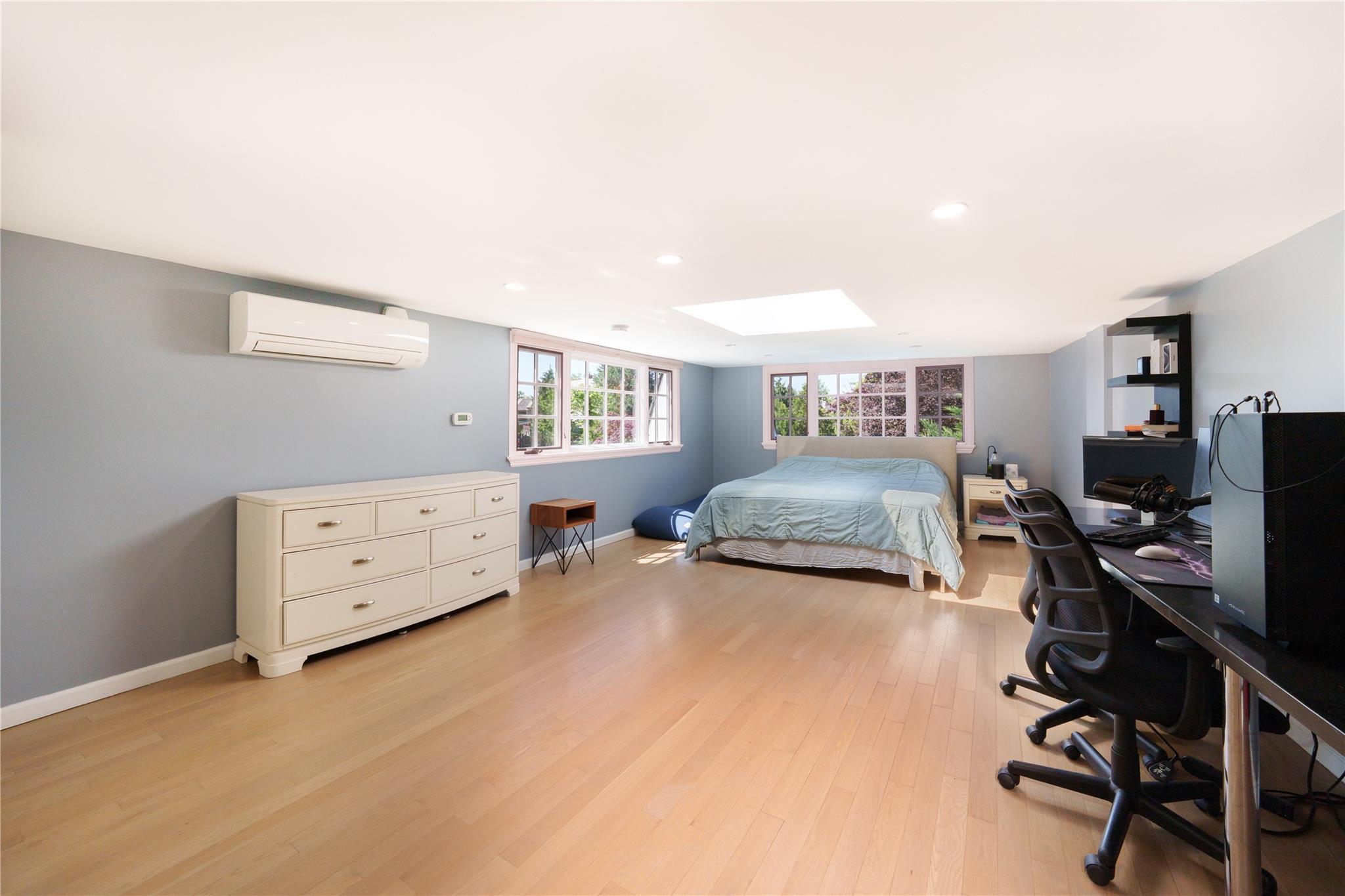 Single Family Little Neck  Queens, NY 11360, MLS-860625-13