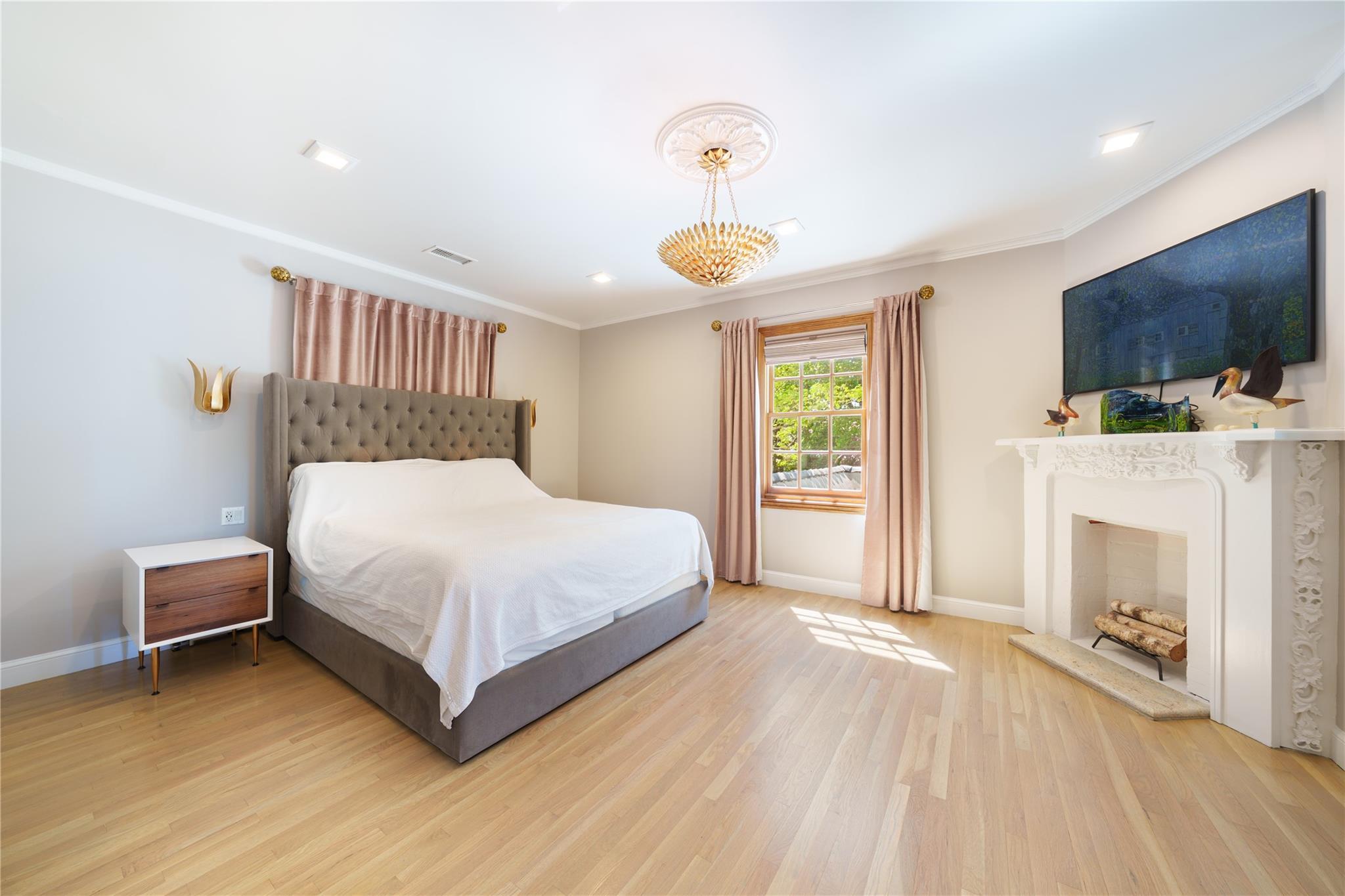 Single Family Little Neck  Queens, NY 11360, MLS-860625-16