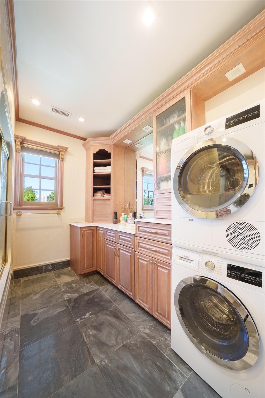 Single Family Little Neck  Queens, NY 11360, MLS-860625-21