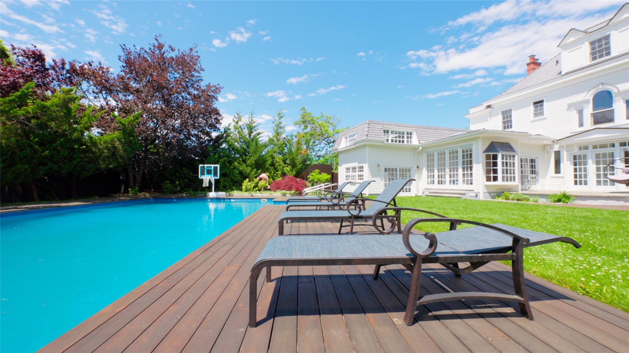 Single Family Little Neck  Queens, NY 11360, MLS-860625-29
