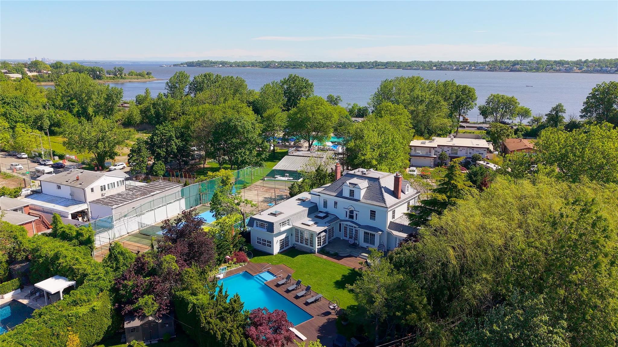 Single Family Little Neck  Queens, NY 11360, MLS-860625-37