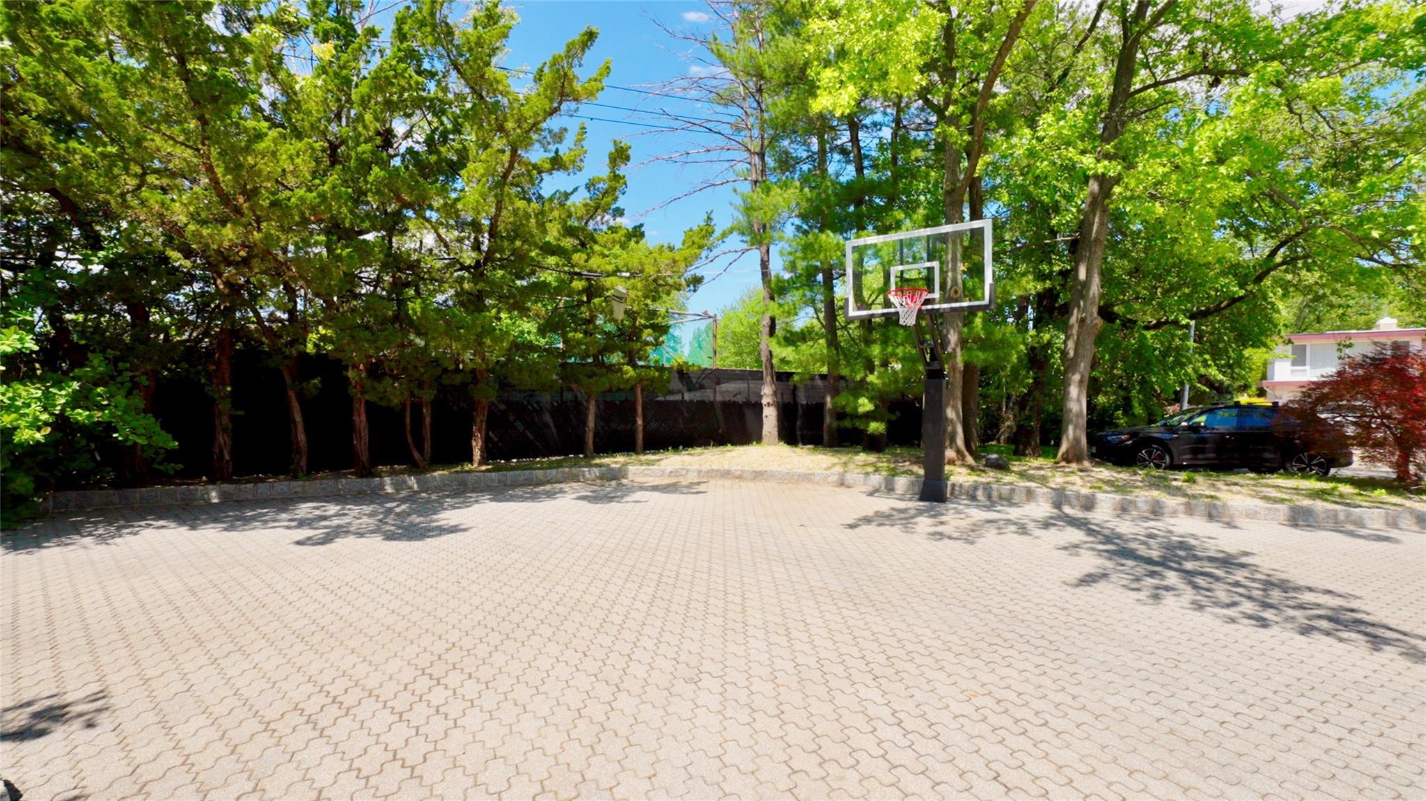 Single Family Little Neck  Queens, NY 11360, MLS-860625-40