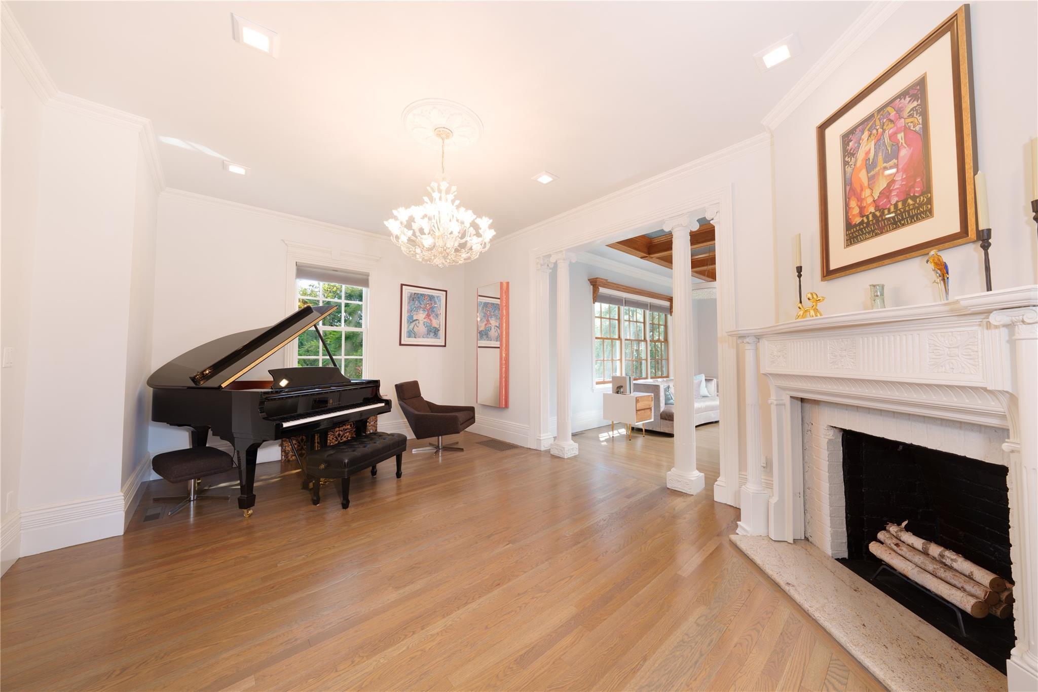 Single Family Little Neck  Queens, NY 11360, MLS-860625-8