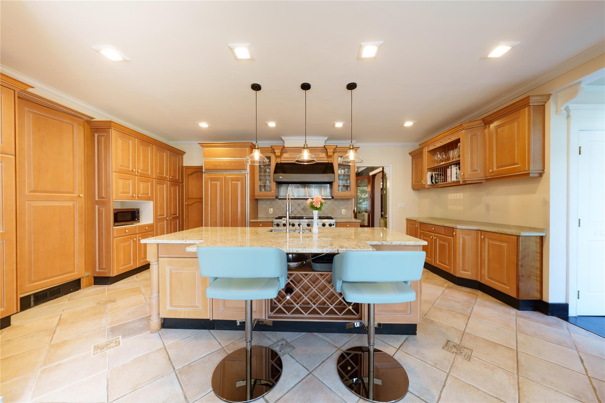 Single Family Little Neck  Queens, NY 11360, MLS-860625-9