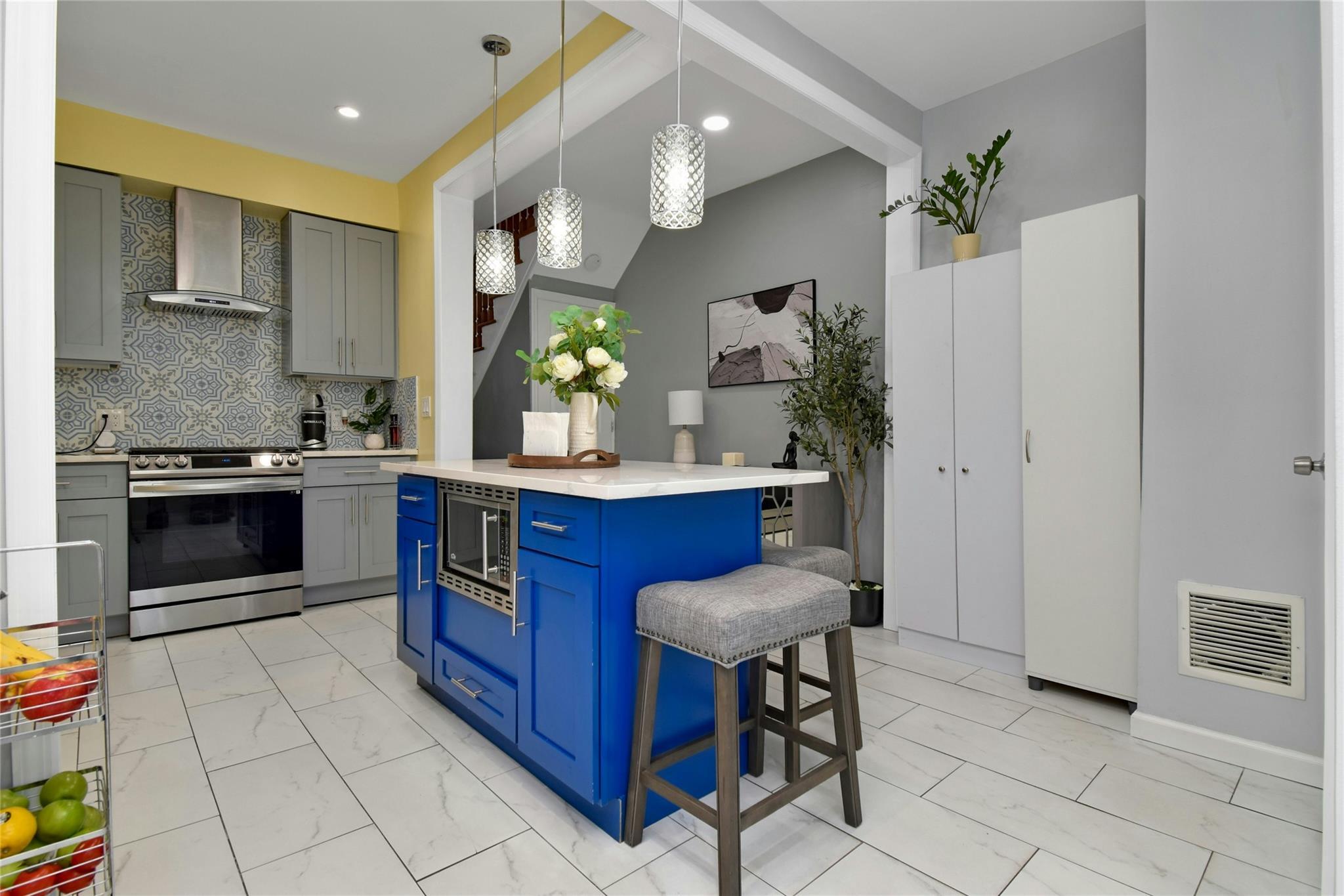 Single Family Hone  Bronx, NY 10461, MLS-860661-2