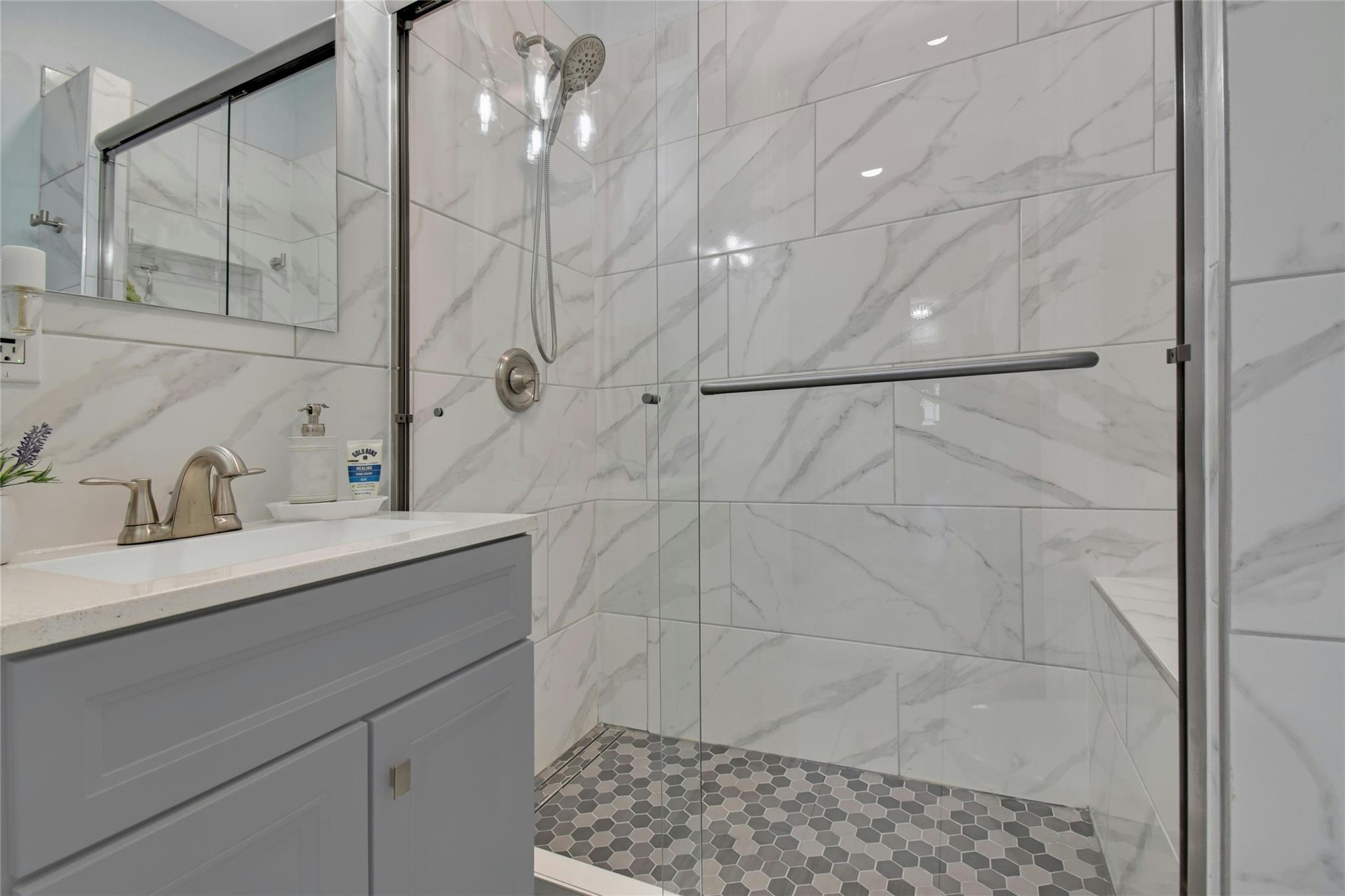 Single Family Hone  Bronx, NY 10461, MLS-860661-5
