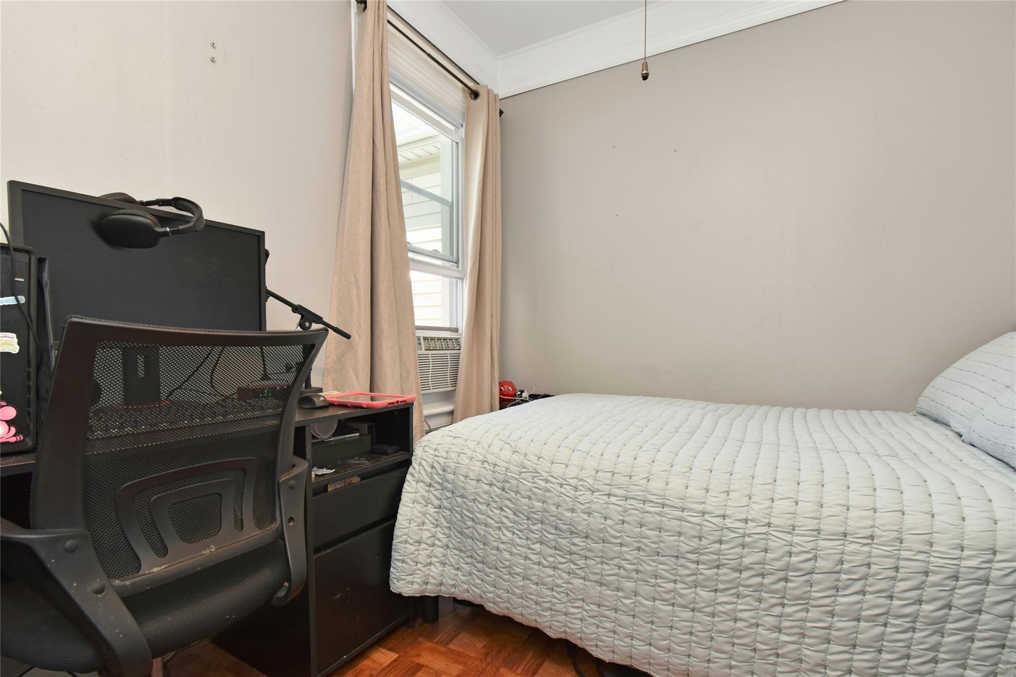 Single Family Hone  Bronx, NY 10461, MLS-860661-8
