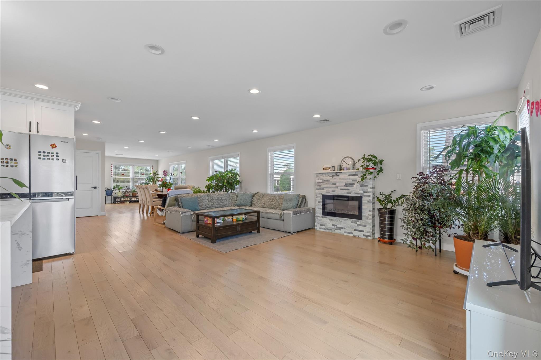 Single Family South  Nassau County, NY 11783, MLS-860670-10